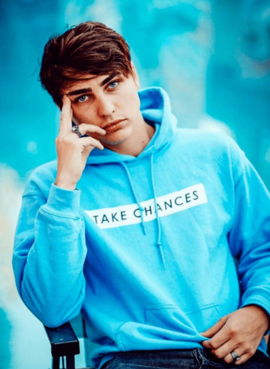 878x1200 COLBY BROCK 2019 Brock 2019 Wallpaper