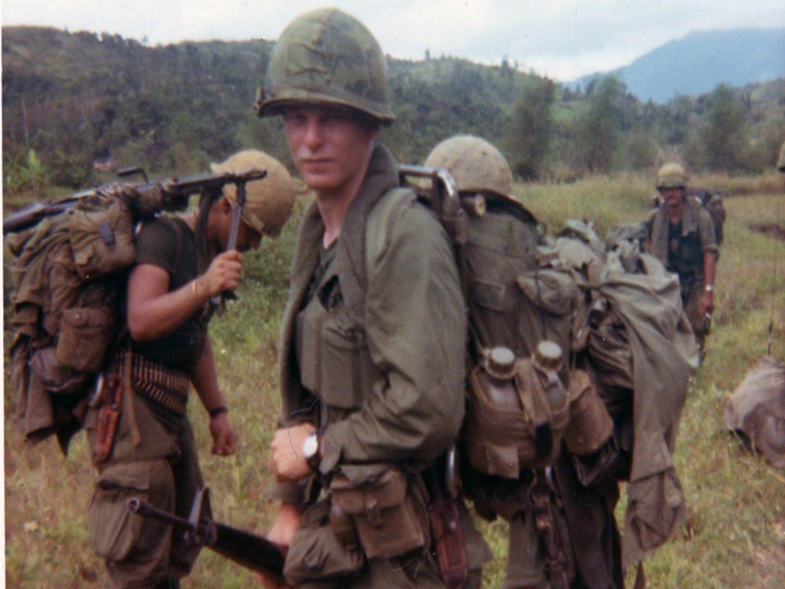 1600x1200 Vietnam War Picture in Color. Vietnam War Wallpaper, 1600x1200