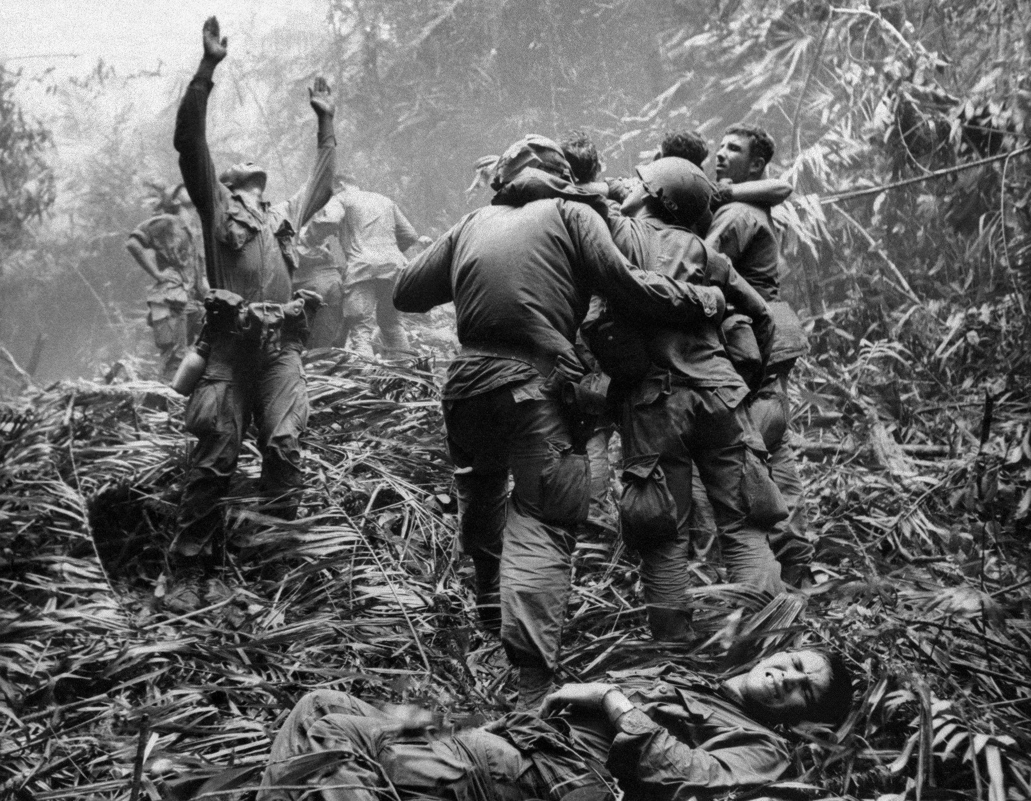 2048x1591 Vietnam War Background