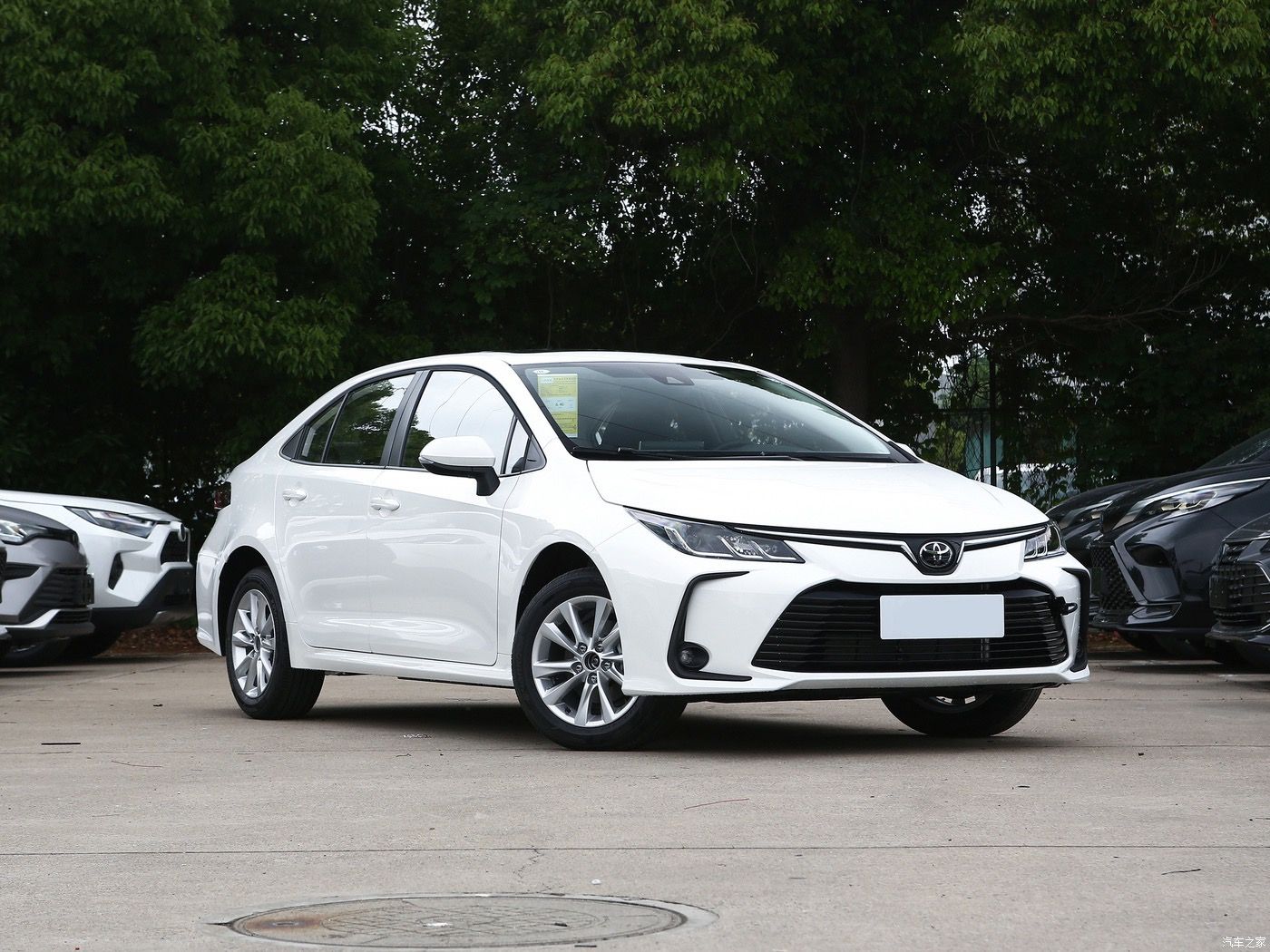 1400x1050 Toyota Corolla 1.2T Elite. A Global Auto Trader In China