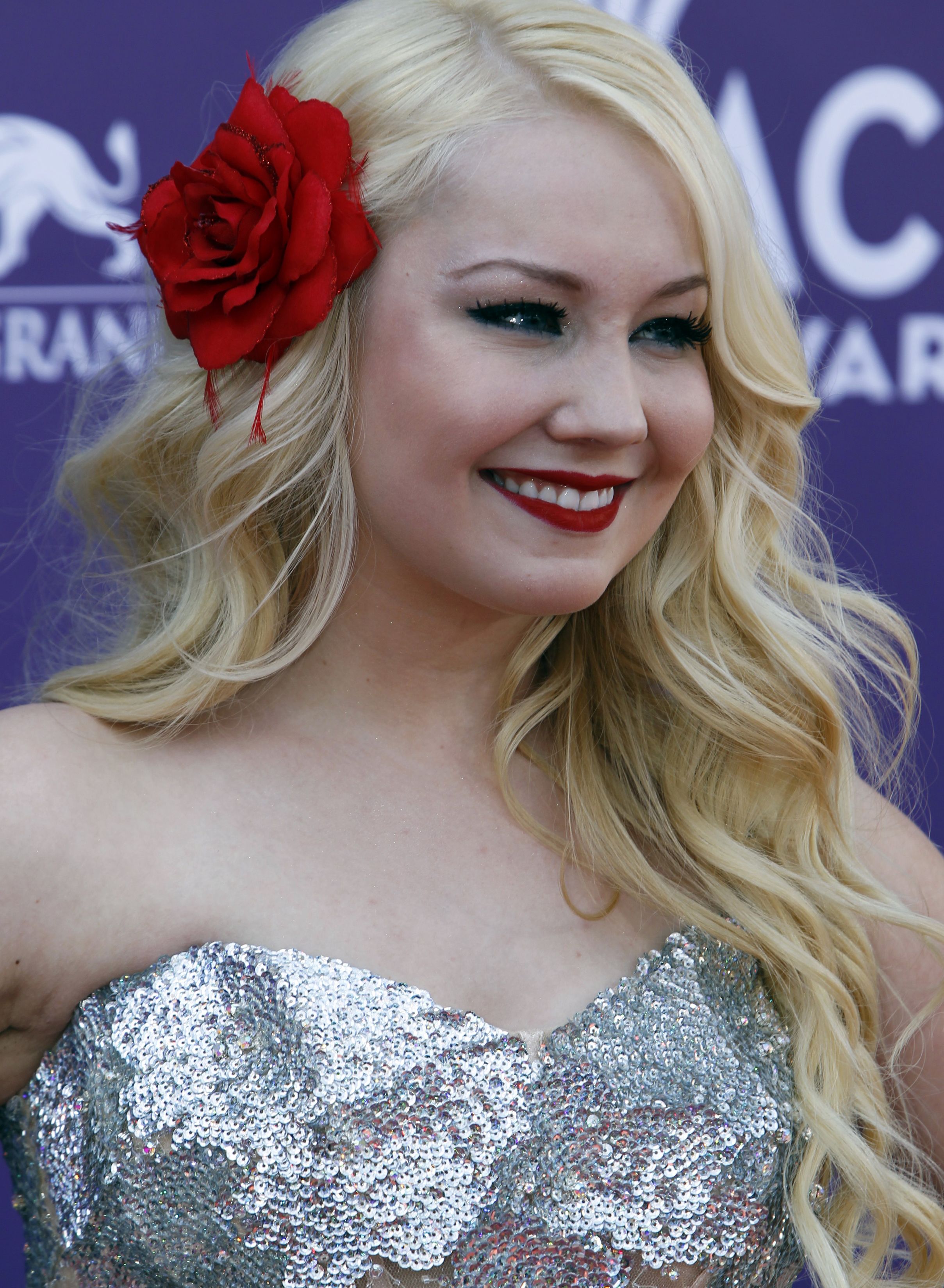 2417x3297 Raelynn Wallpaper