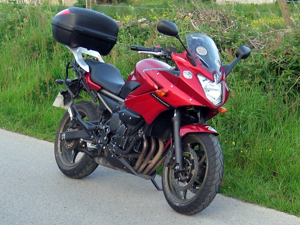 1024x768 Yamaha XJ6 Diversion