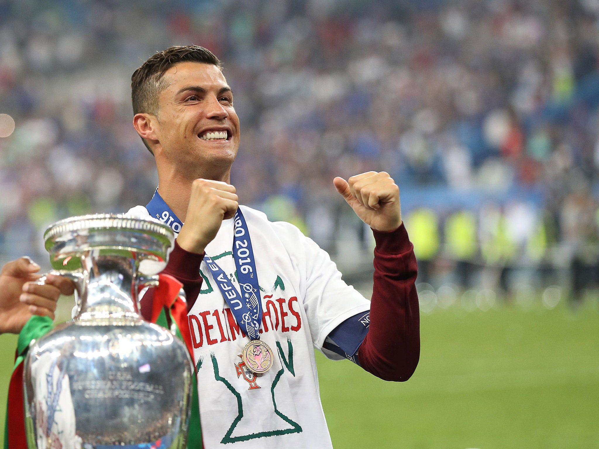 2048x1536 Cristiano Ronaldo: Euro 2016 final win is 'for all of Portugal, for all immigrants, for all who believed in us'