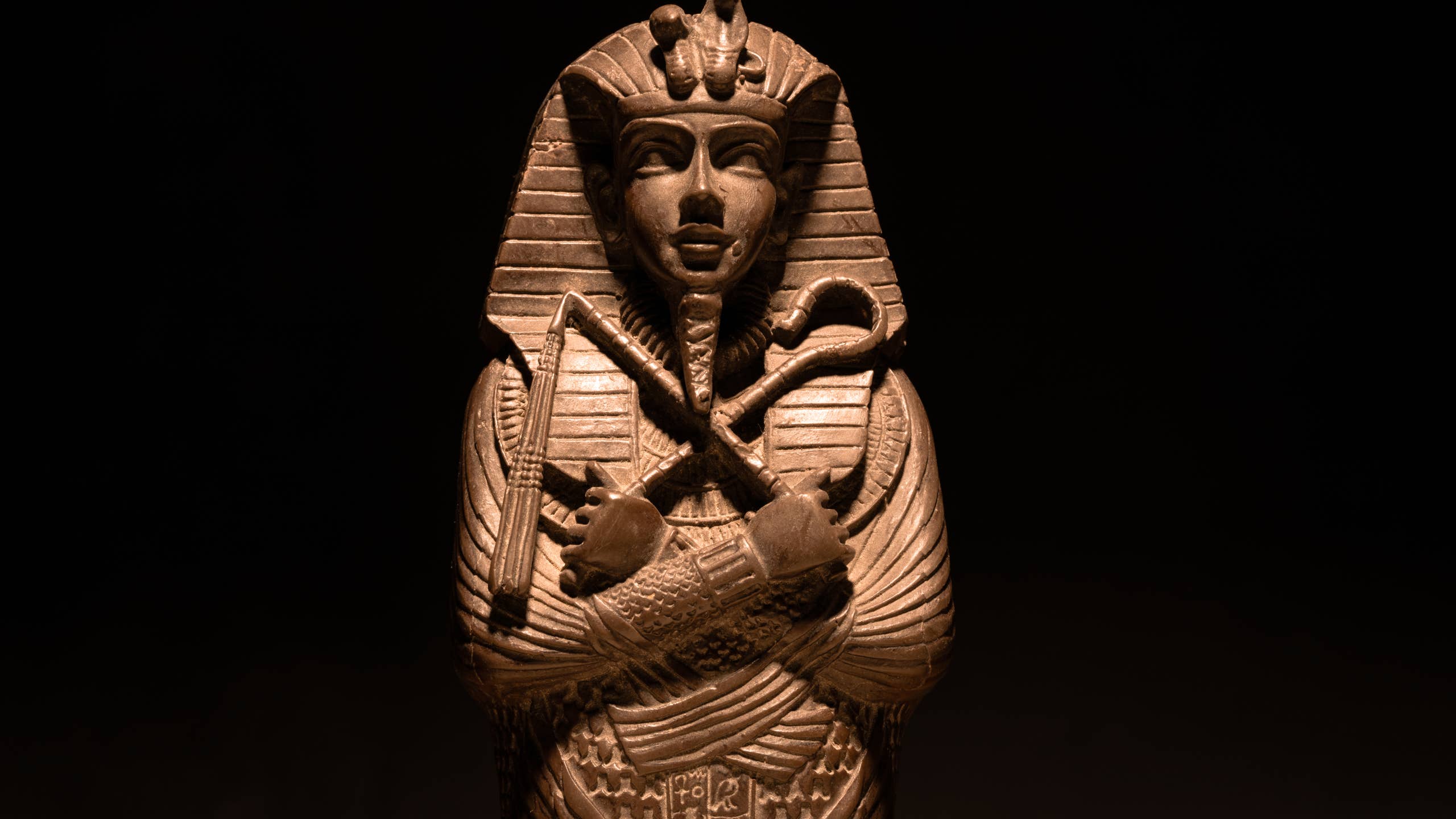 2560x1440 Archeologists Find 'Gold Tongues' and a Piece of the Iliad in Egypt's Journal