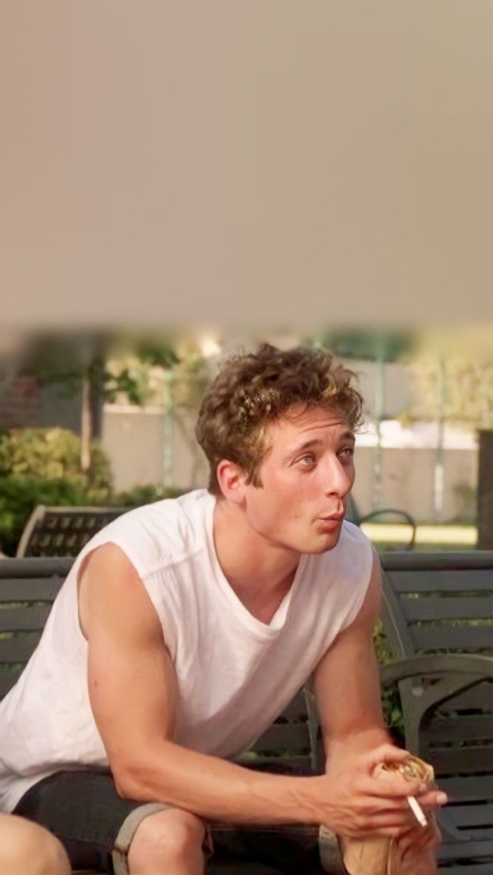 720x1277 Lip Gallagher wallpaper