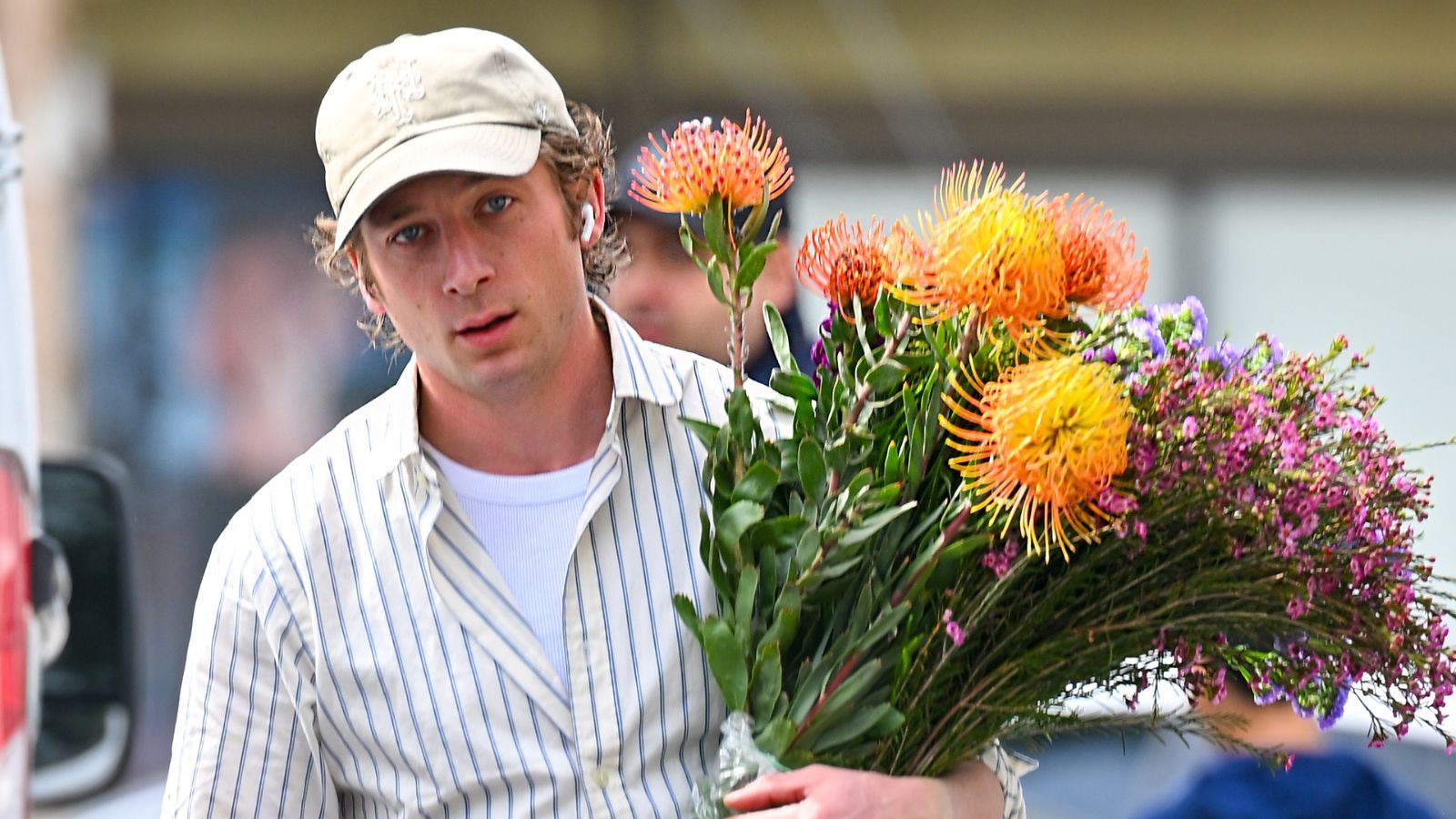 1600x900 The reason Jeremy Allen White is always carrying flowers. Homes and Gardens