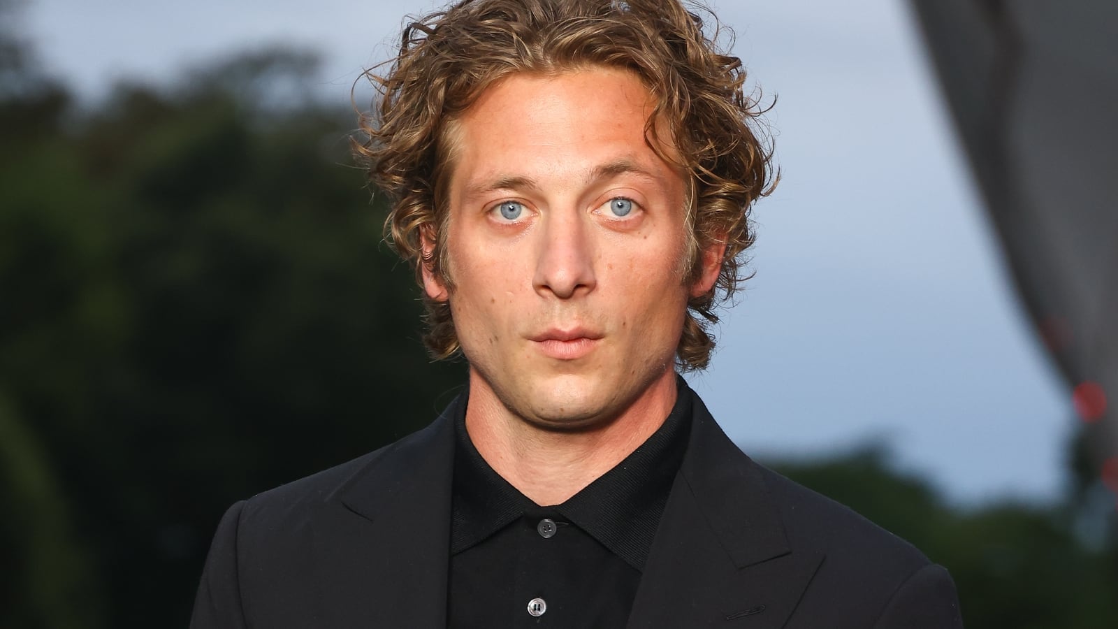 1600x900 Jeremy Allen White to Star in His Own Steamy Tennis Romance