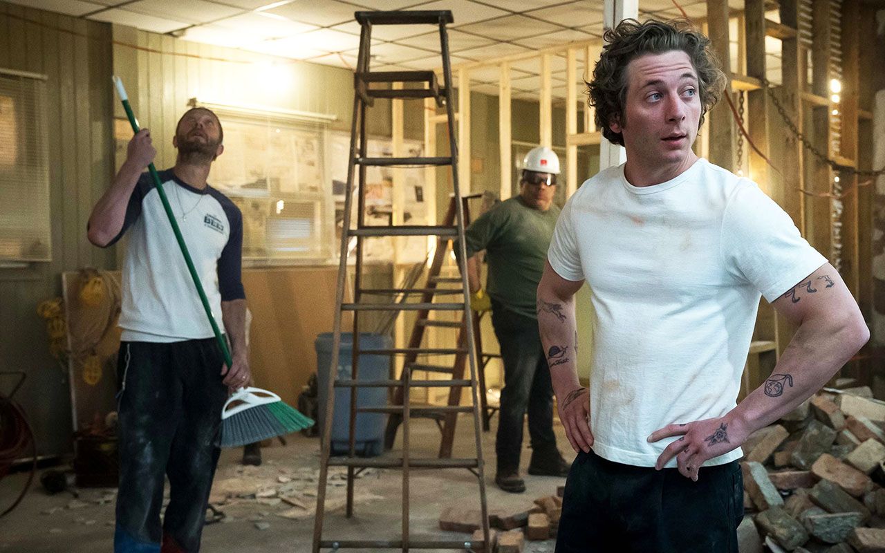 1280x800 Jeremy Allen White Style
