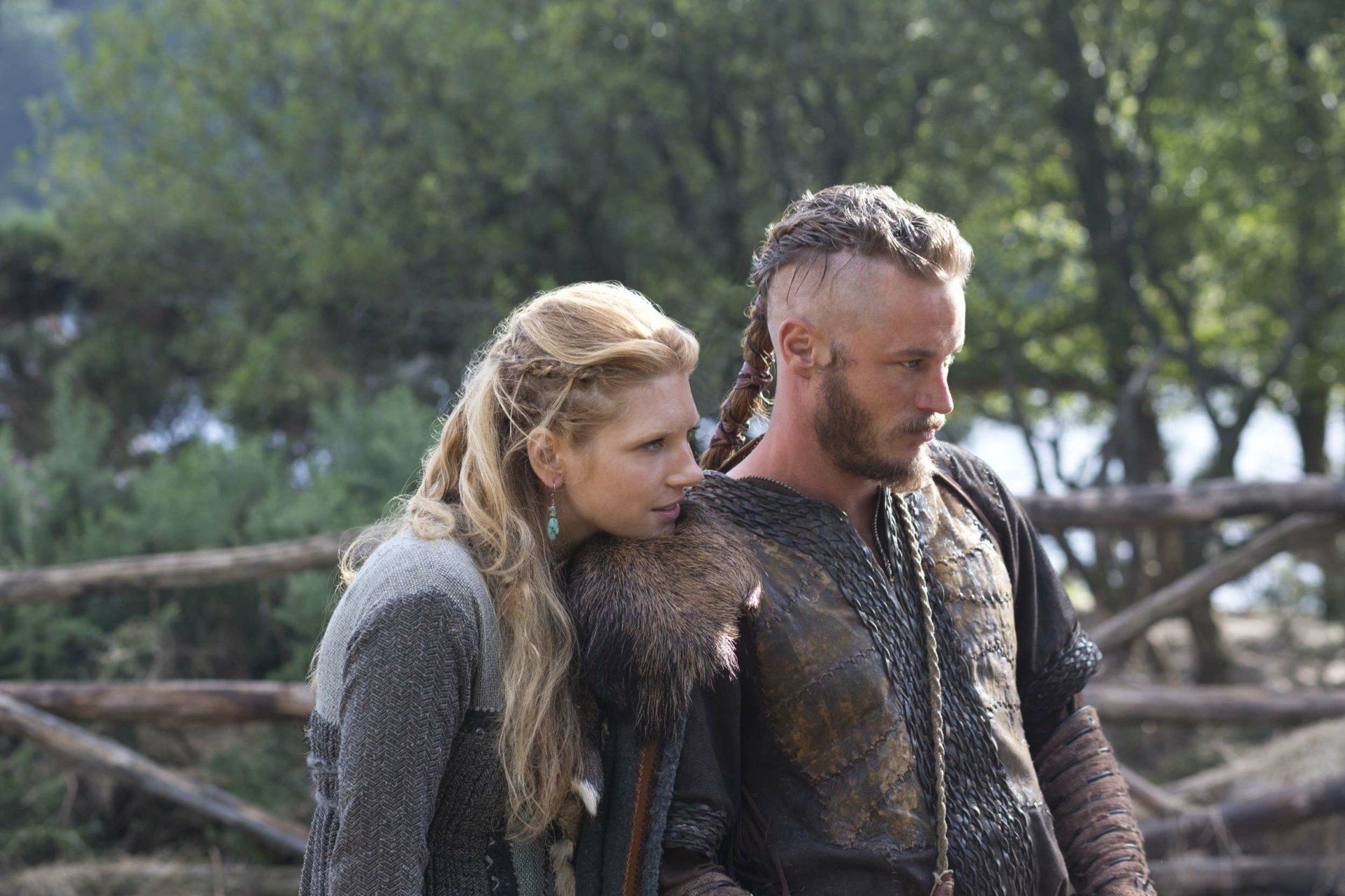 1920x1279 Vikings HD Wallpaper: Ragnar and Lagertha in Epic Battlex1666