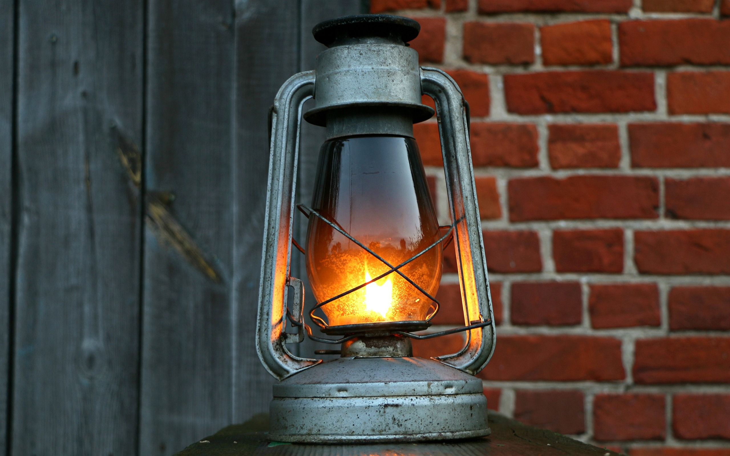 2560x1600 Vintage kerosene lamp closeup 4K HD