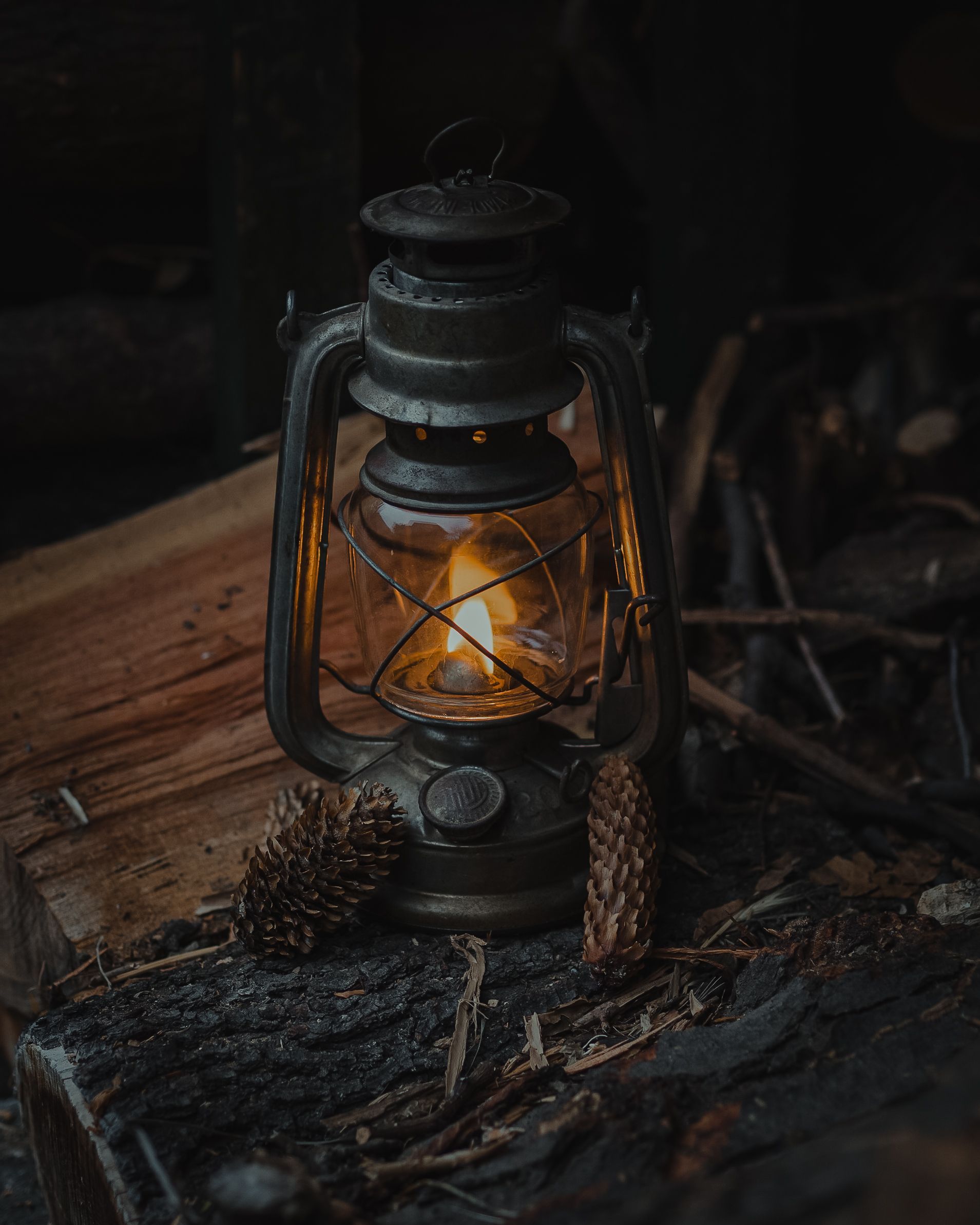 1909x2386 Photo of Old Kerosene Lamp · Free