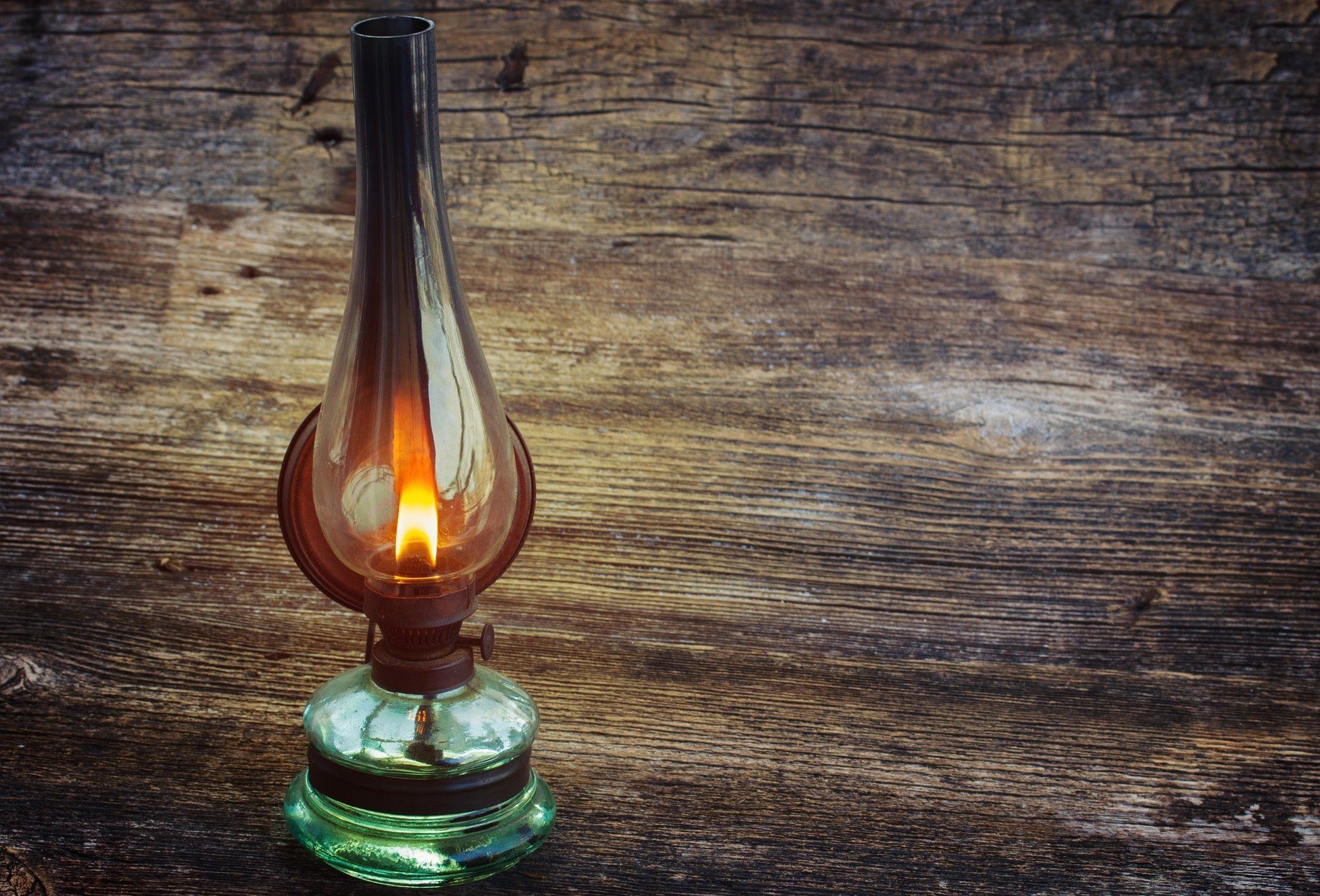 1920x1304 Antique Oil Lamp