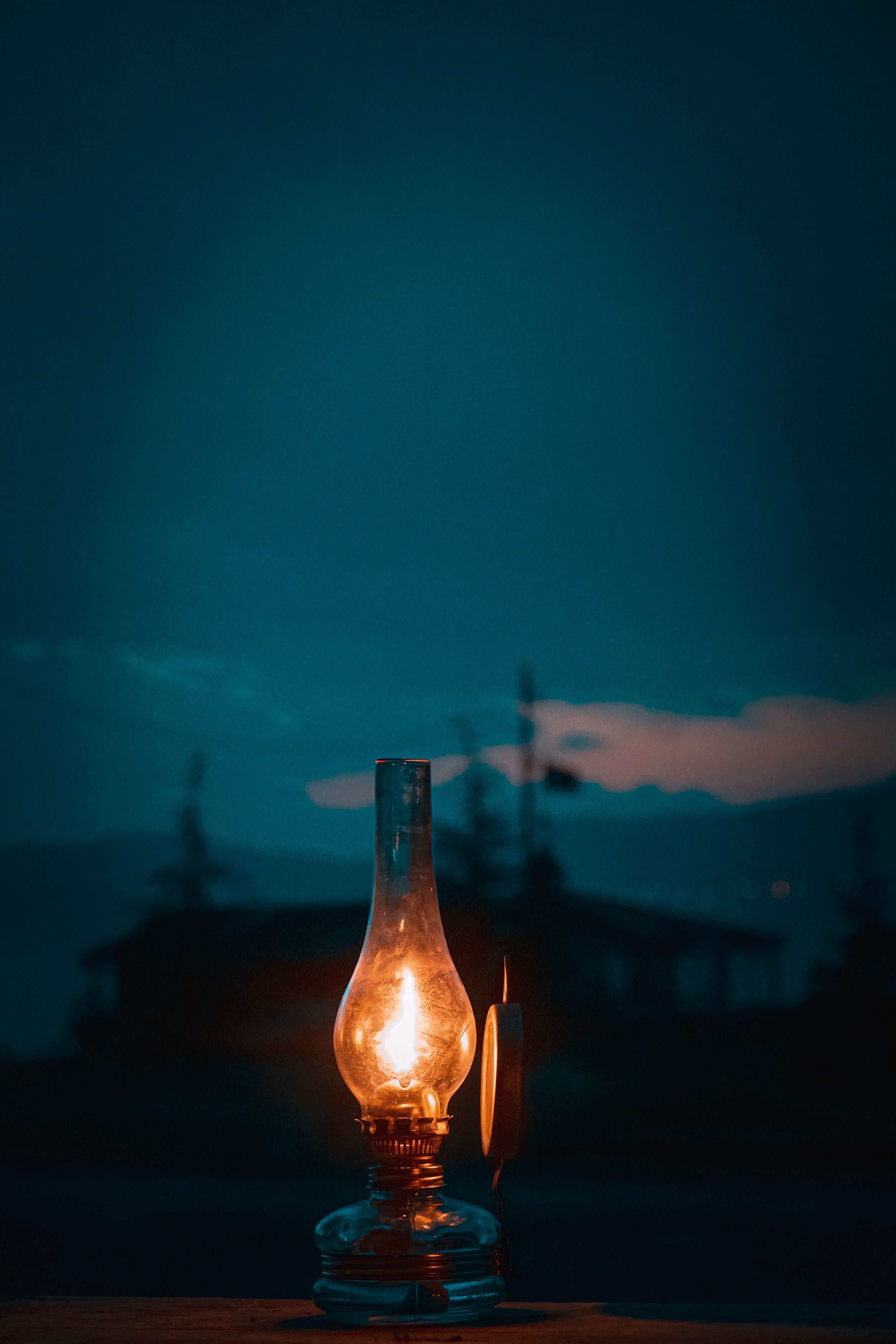 3991x5987 Illuminated Kerosene Lamp · Free