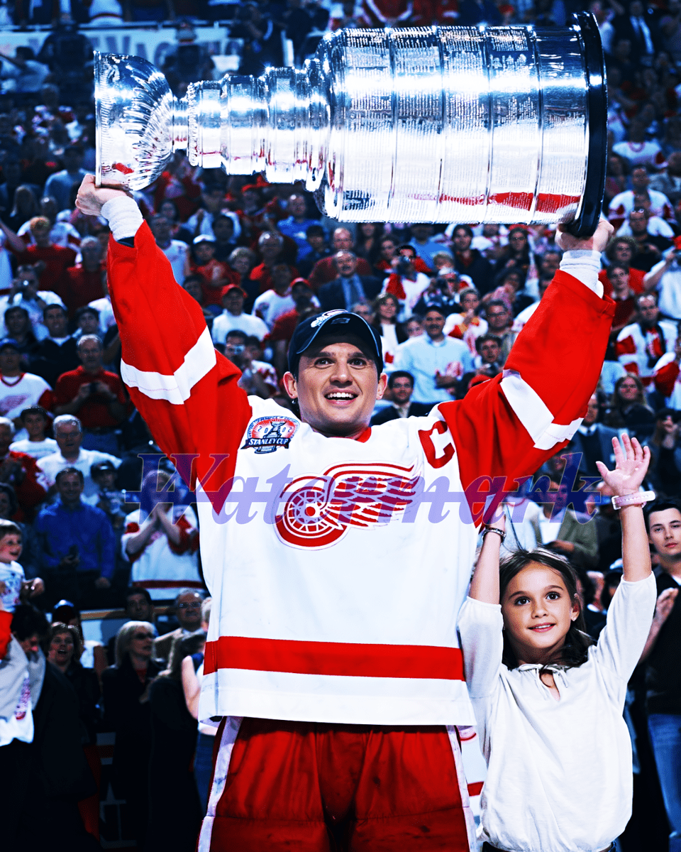 960x1200 NHL Detroit Red Wings Stevie Yzerman Hoisting Stanley Color 8 X 10 Photo Picture