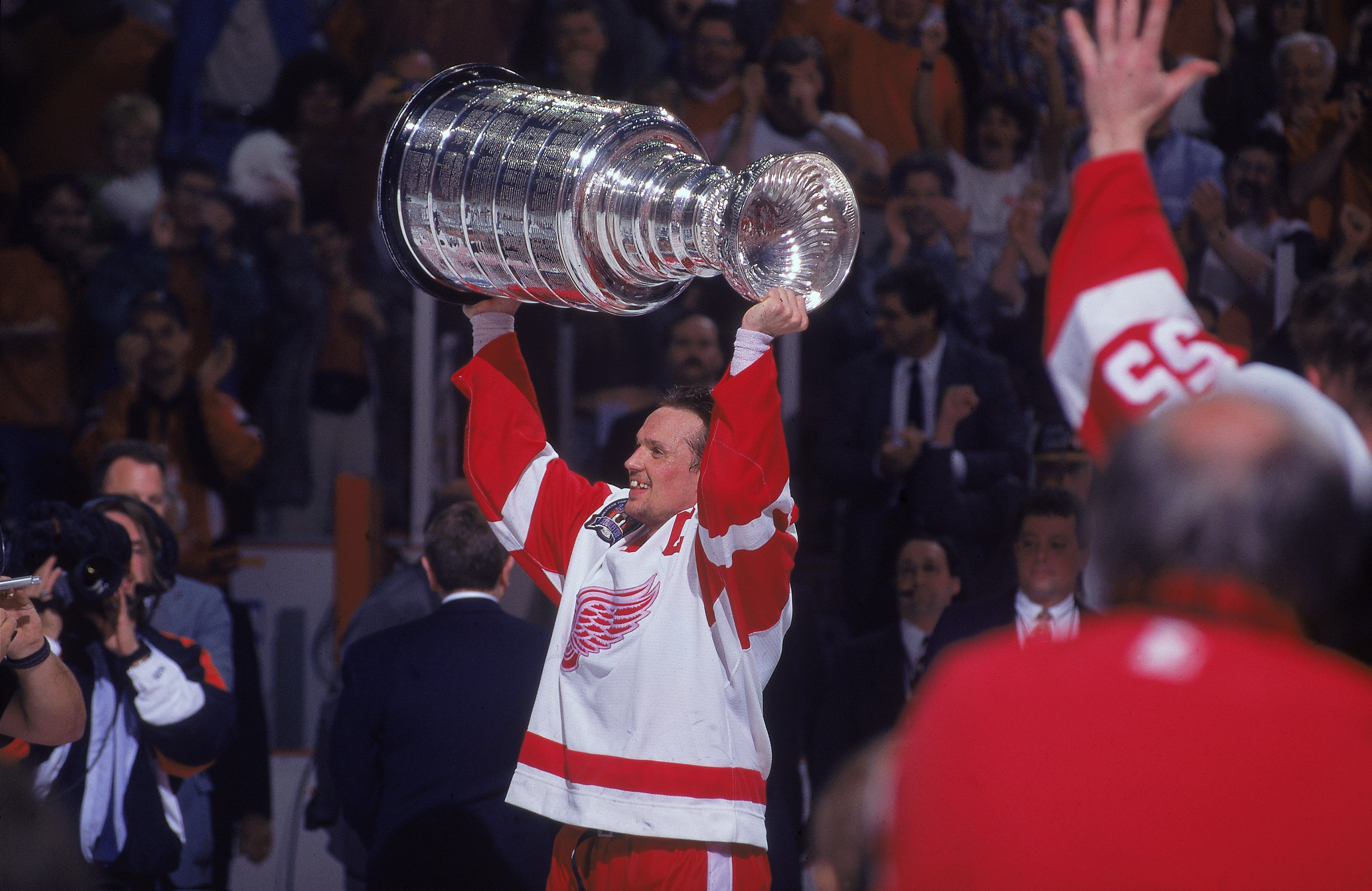 5160x3350 NHL99: Steve Yzerman brought the 'rebirth of hockey' to Detroit