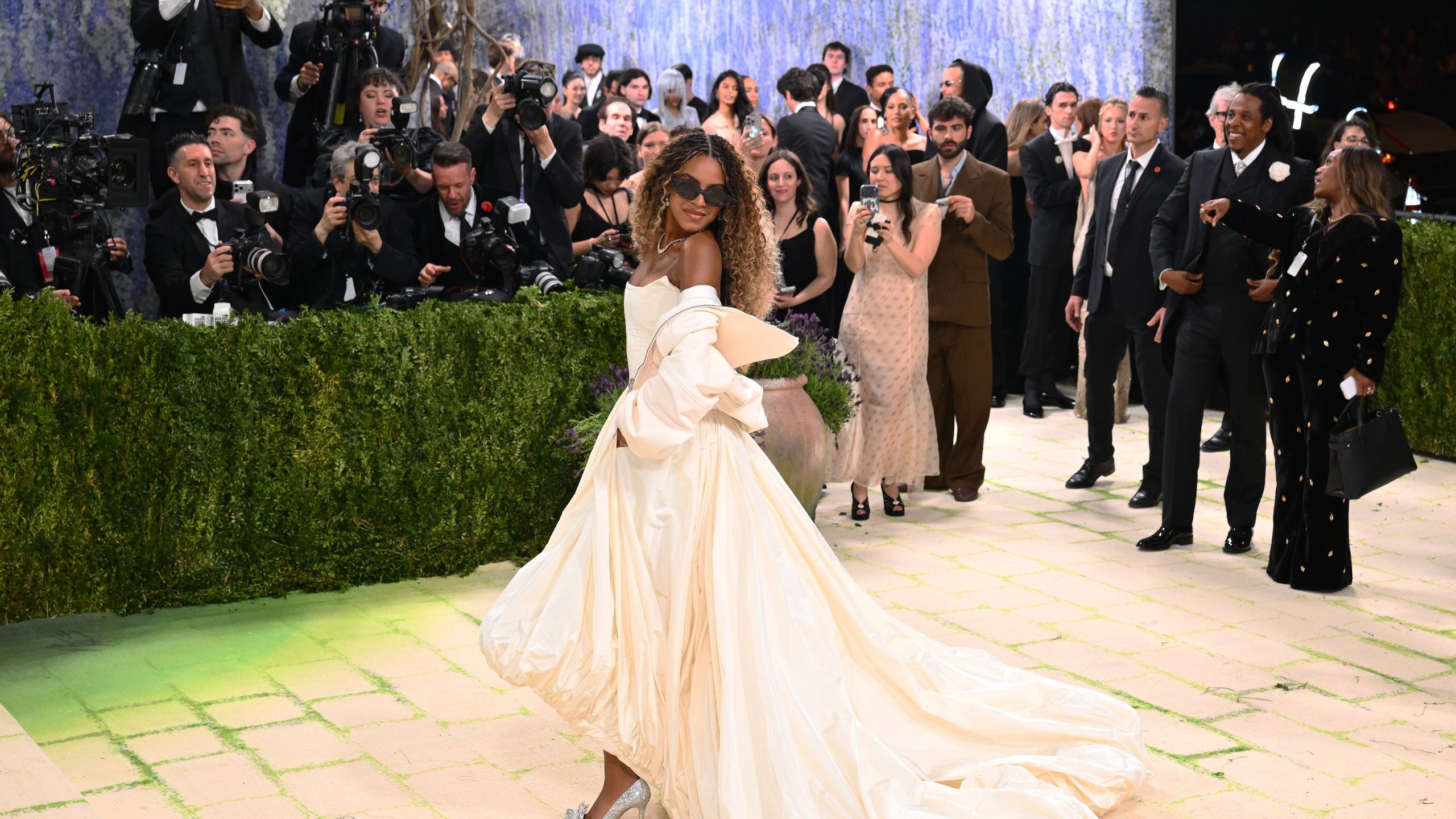 2560x1440 Blue Ivy Carter Wore a Balenciaga Bubble Hem Dress with $000 Pumps at the Met Gala 2026