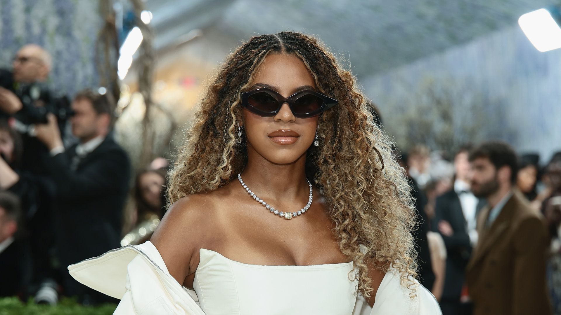 1920x1080 Blue Ivy Carter's Met Gala 2026 debut broke the event's rules, and we are glad! Here's why