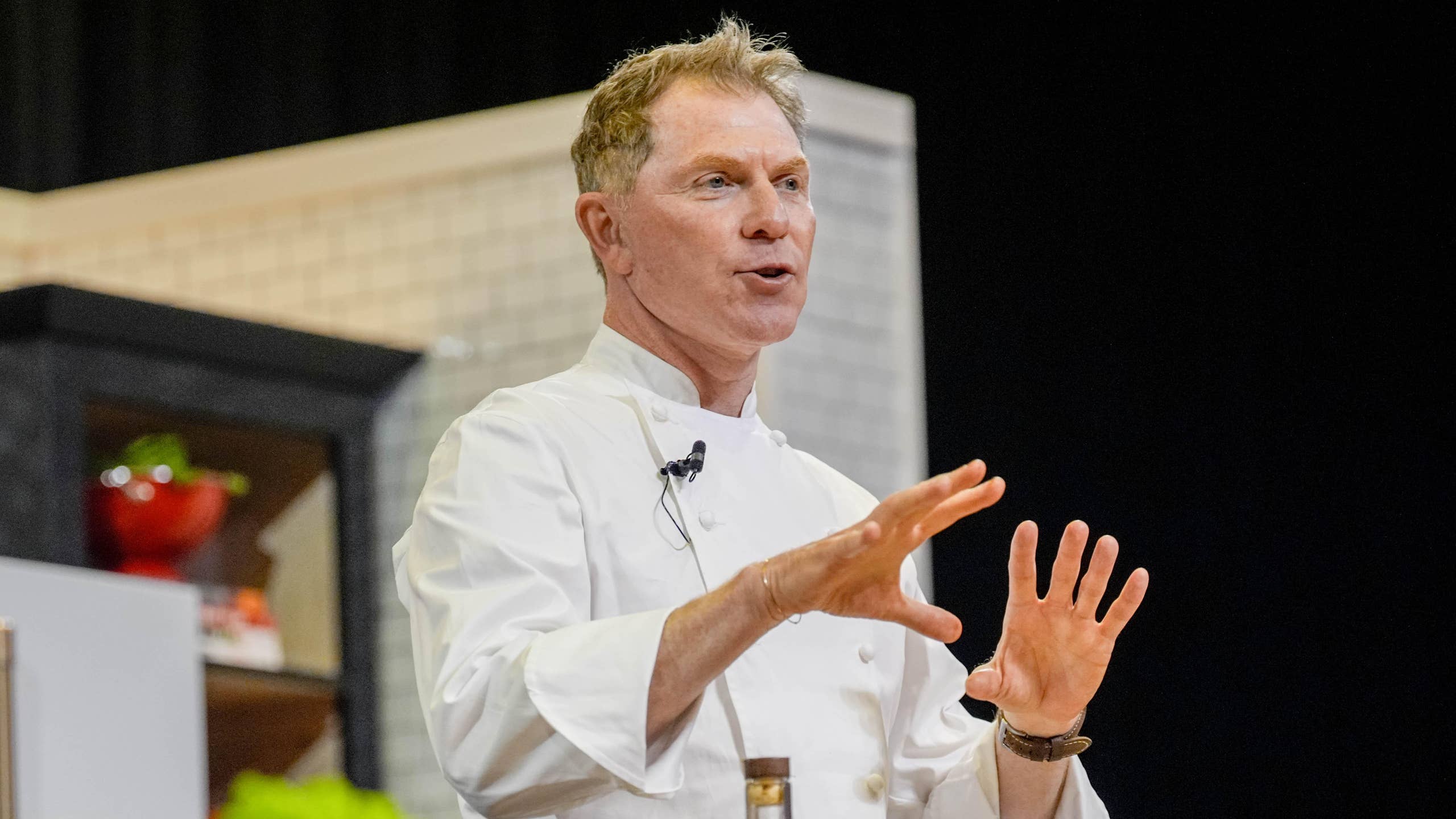 2560x1440 Bobby Flay Expands His Restaurant Empire with 65 New Locations's Journal