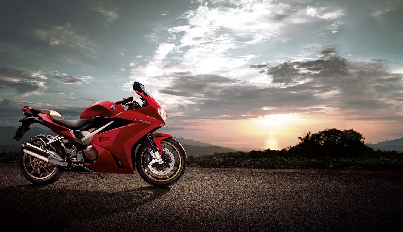 1350x780 VFR800F Press Pack