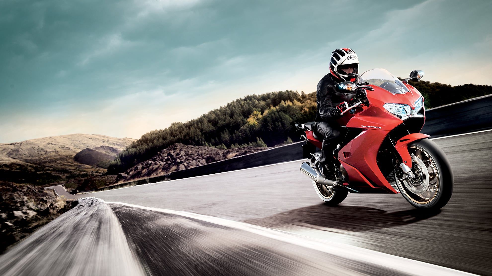 1980x1114 Honda VFR800F Sports Tourer (2017 - ) review