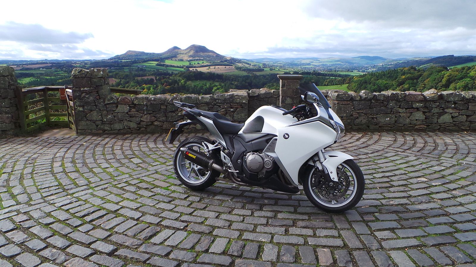 1600x900 20131008_134145. Honda VFR 1200f
