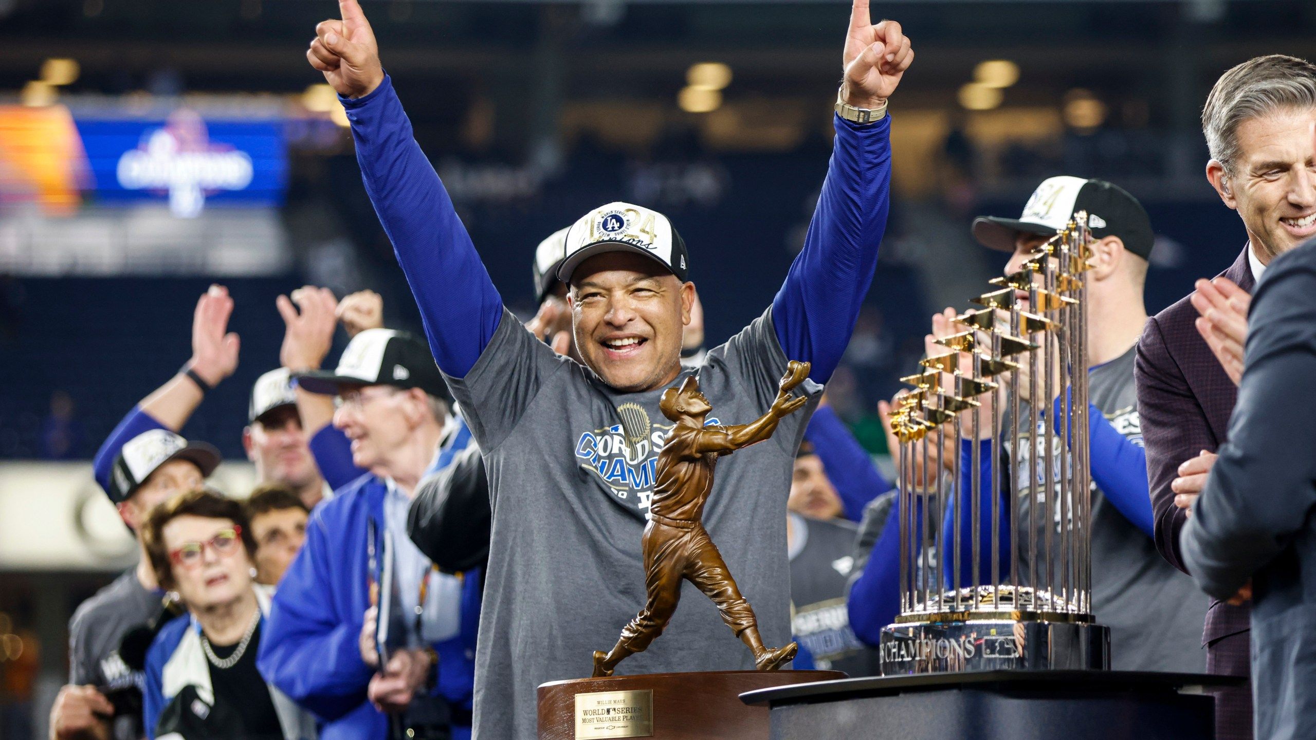 2560x1440 Los Angeles Dodgers ink manager Dave Roberts to extension
