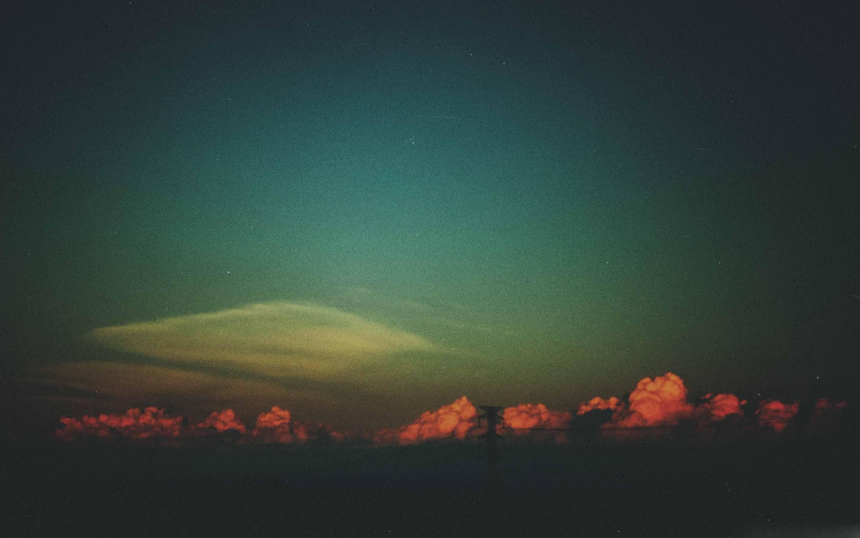 2880x1800 Clouds Vintage Mac Wallpaper Download