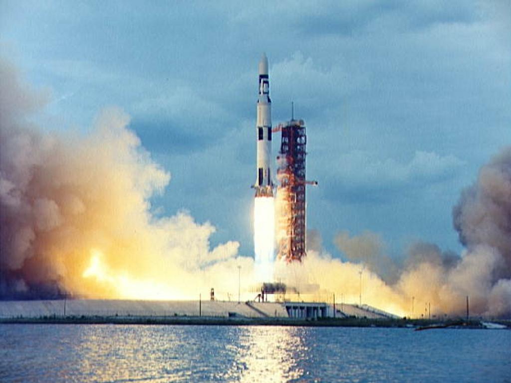 1024x769 wallpaper 7: Rocket Launch Wallpaper