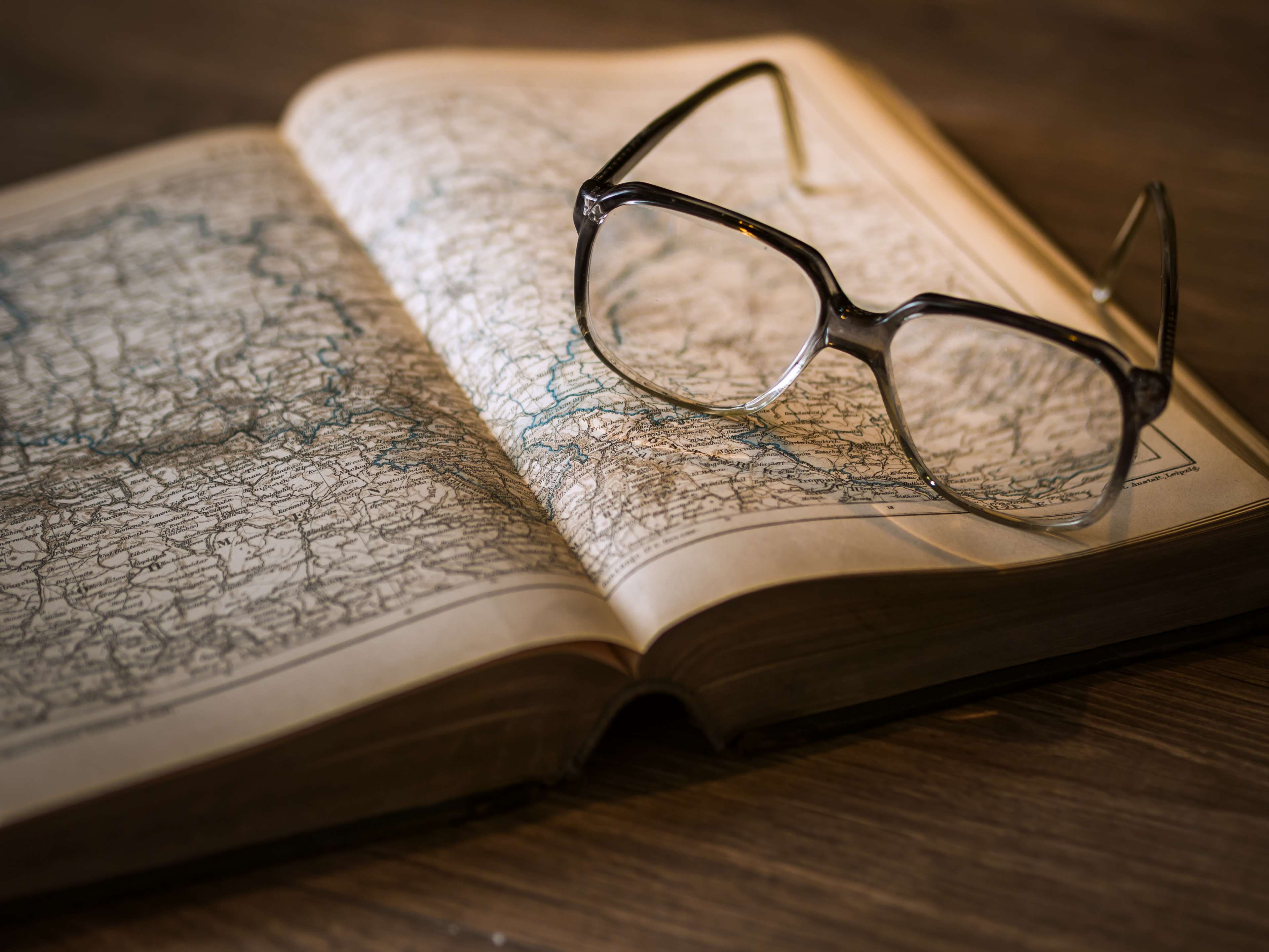 3840x2880 book, eyeglasses, eyewear, map, k wallpaper. Mocah