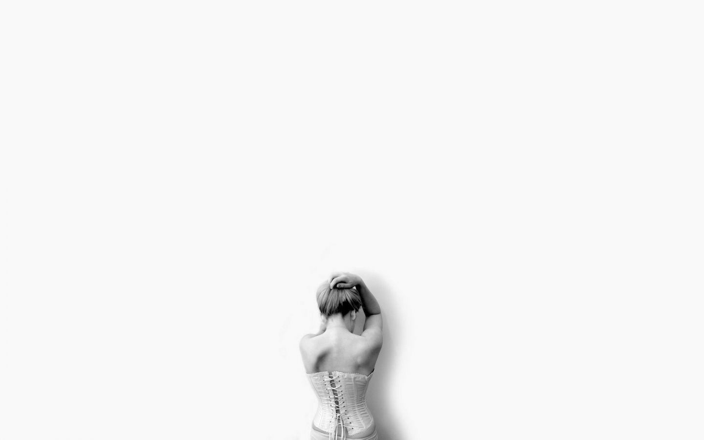 1440x900 Free download girl grey white background bare back art minimalist