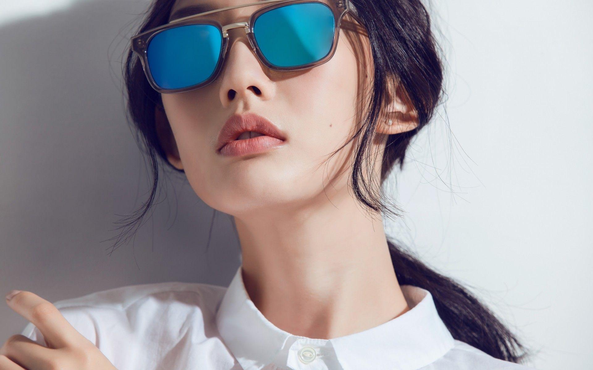 1920x1200 Cool Girl Wallpaper