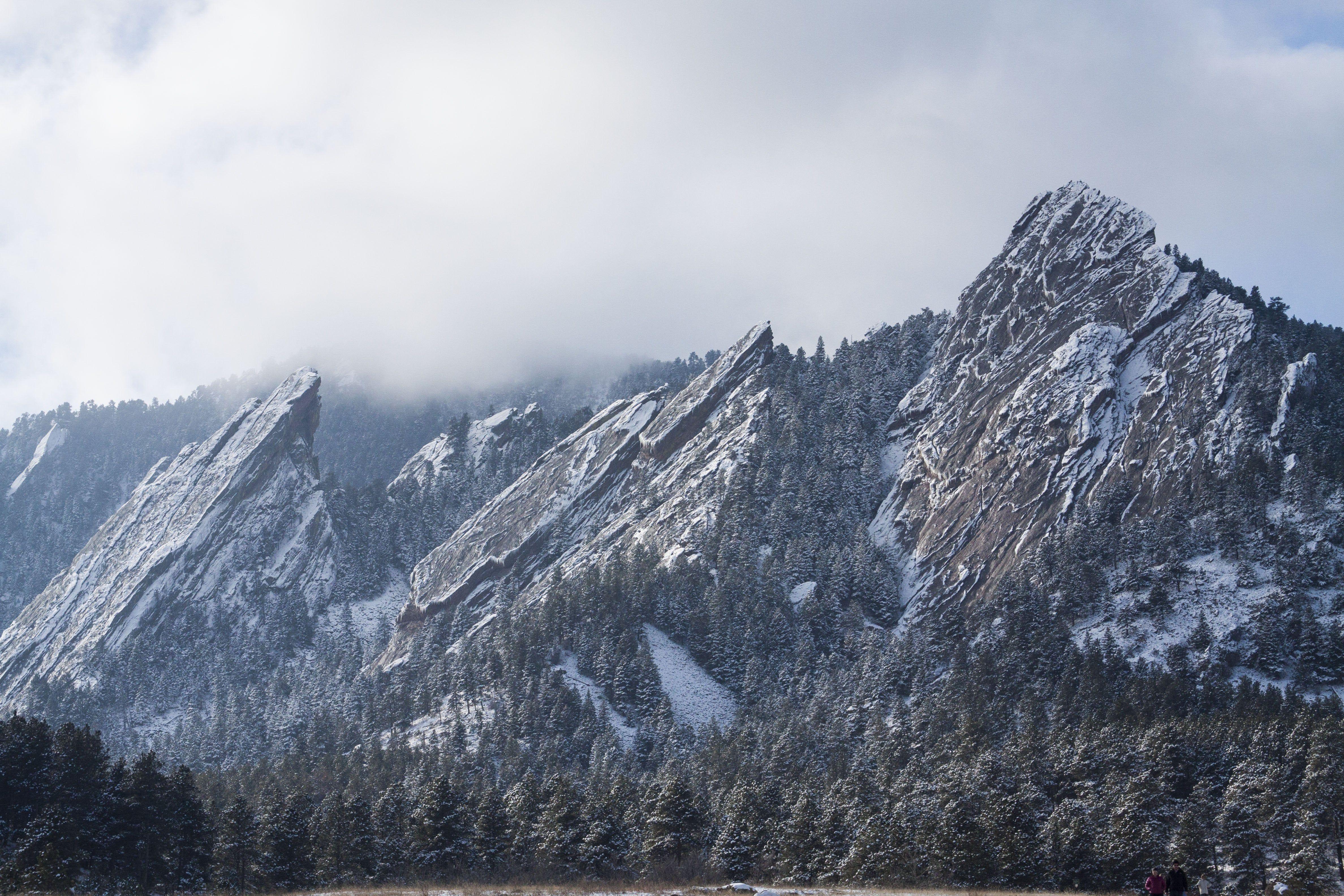 4752x3168 Boulder, CO. Flat Irons rock formation after first snow