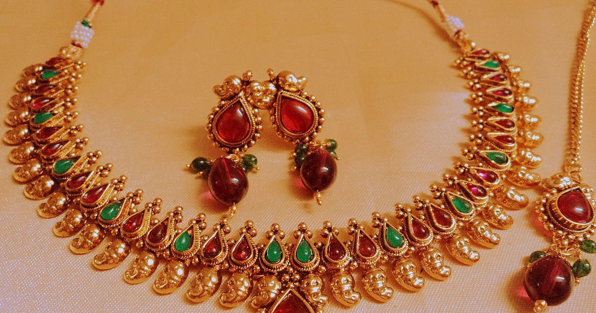 1900x1000 Jewellery Wallpaper Neckless And Earrings Jewellery HD Wallpaper