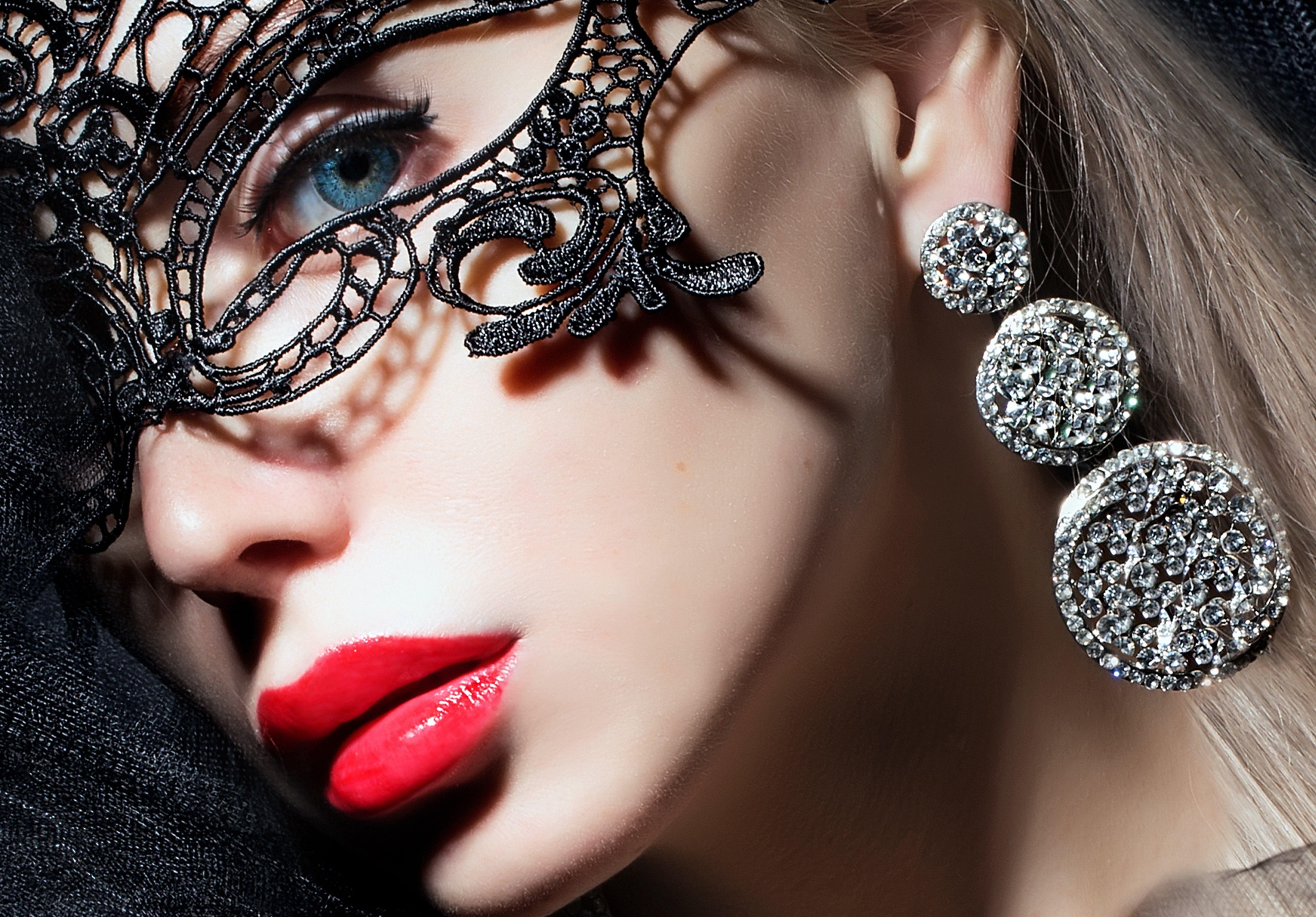 7981x5563 #diamond earrings, #blue eyes, #sensual gaze, #juicy lips