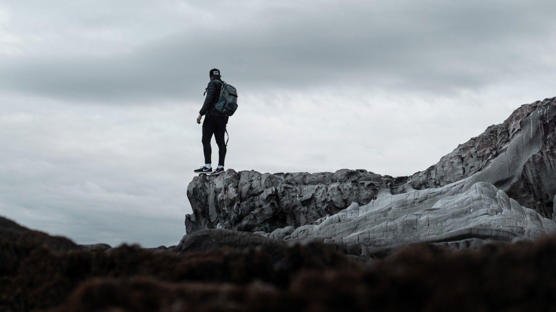 1920x1080 Download 1920x1080 Lonely Man, Edge, Cliff, Mountain, Clouds
