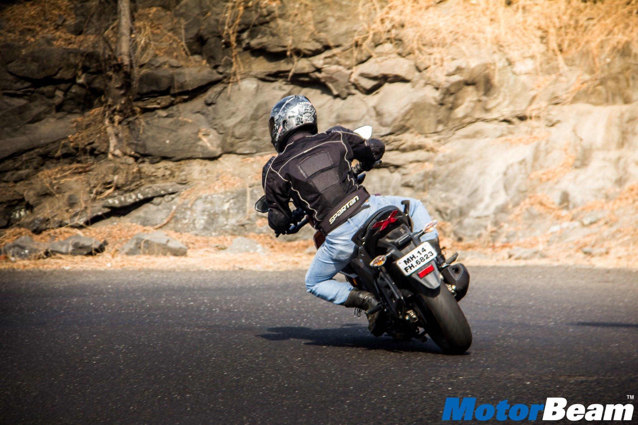 2048x1365 Honda Hornet Riding