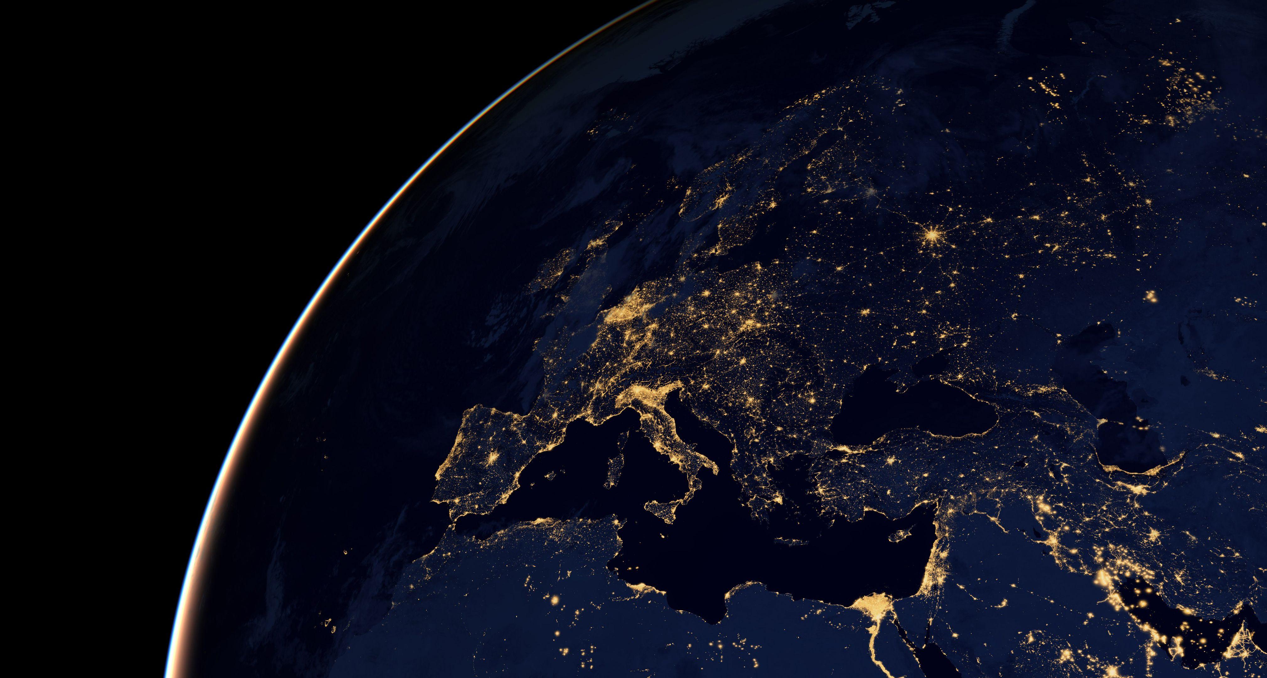 Ночи евразии. Планета вид из космоса. Снимки земли из космоса. О земле и космосе. Ночная земля из космоса.