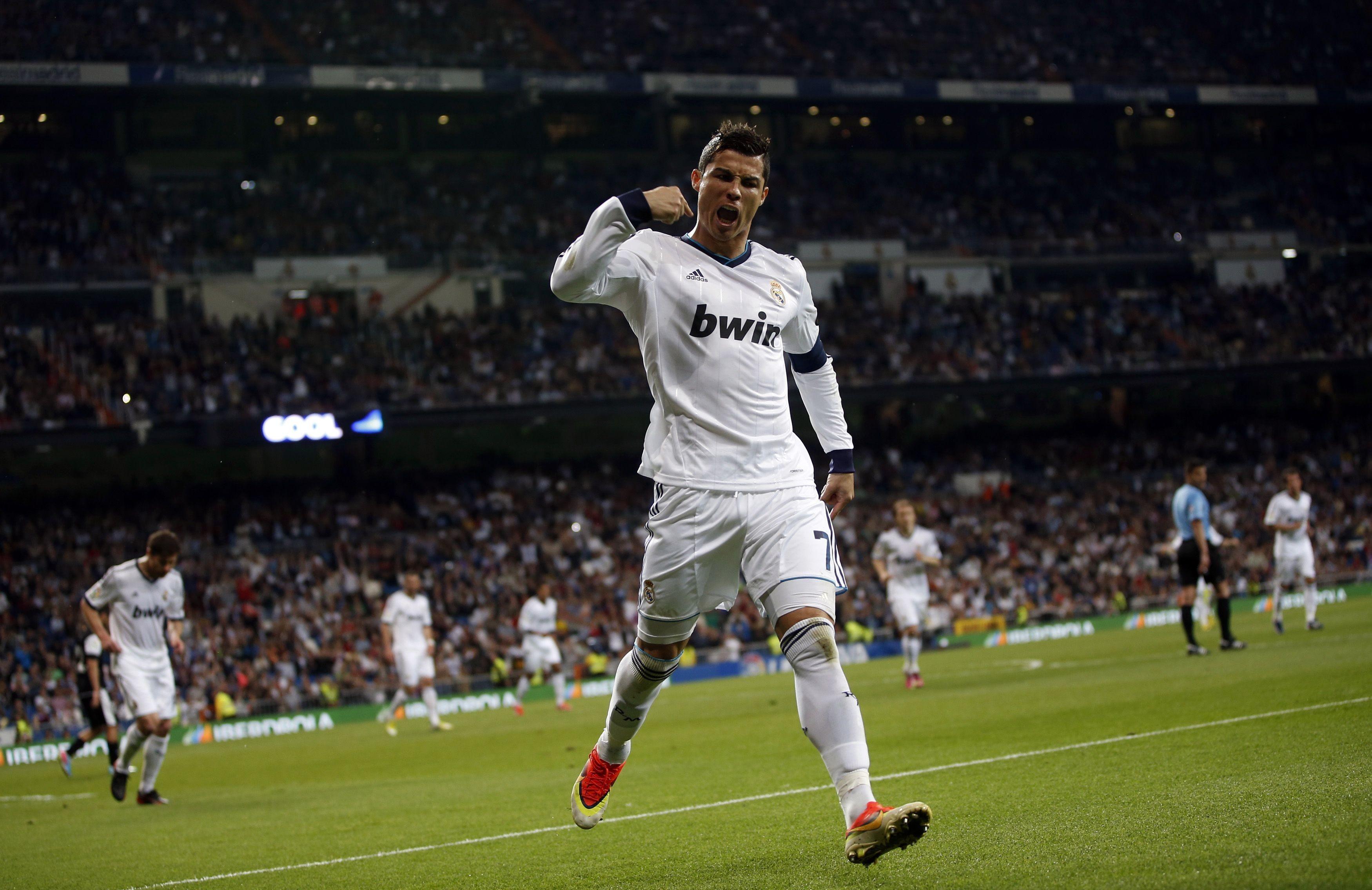 3500x2271 im.27: Cristiano Ronaldo Real Madrid Wallpaper 3500x2271 px