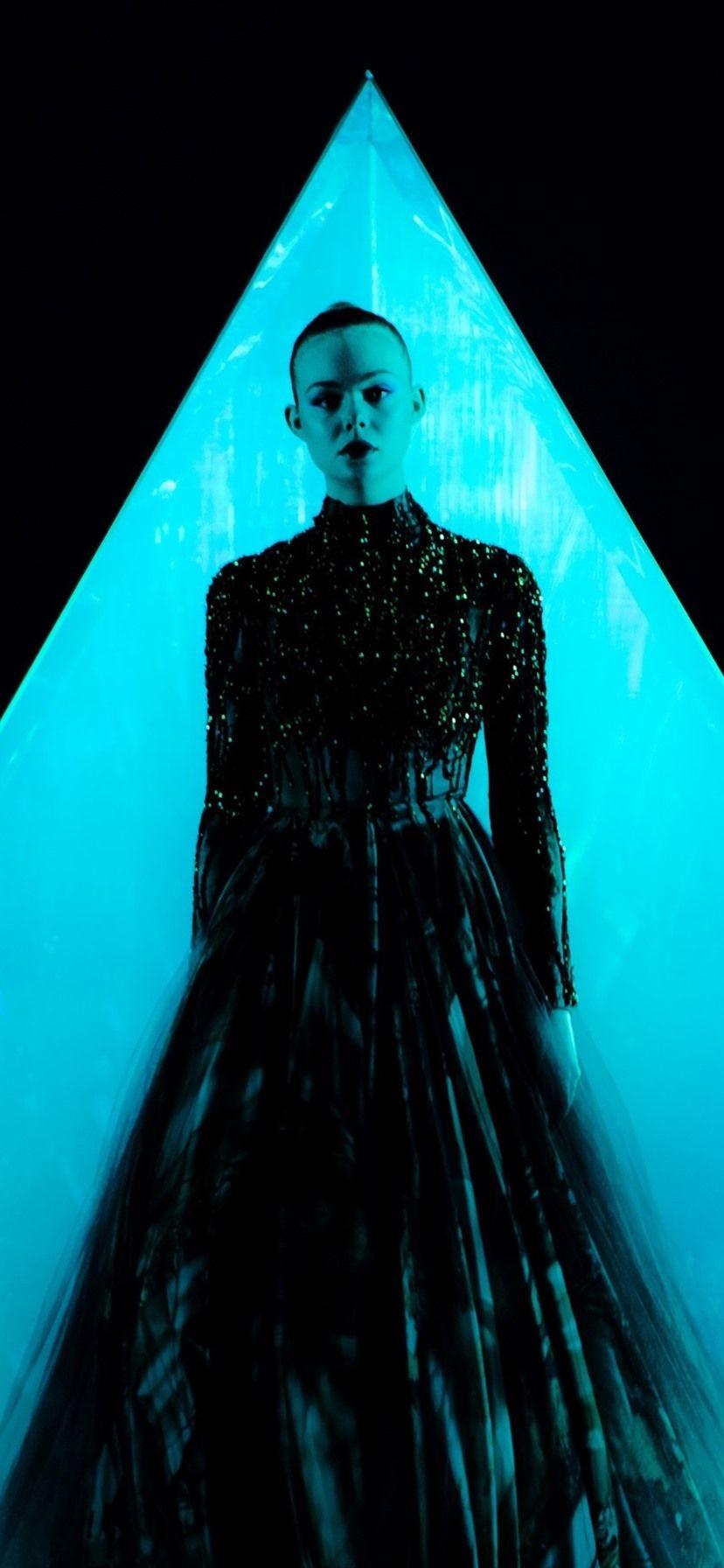 828x1792 The Neon Demon HD, Elle Fanning 1080x1920 IPhone 8 7 6 6S Plus