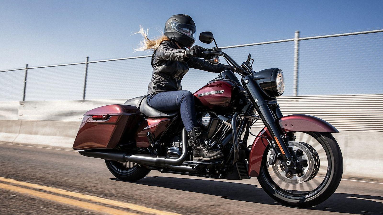 1600x900 2019 Harley Davidson Road King / Road King Special Picture