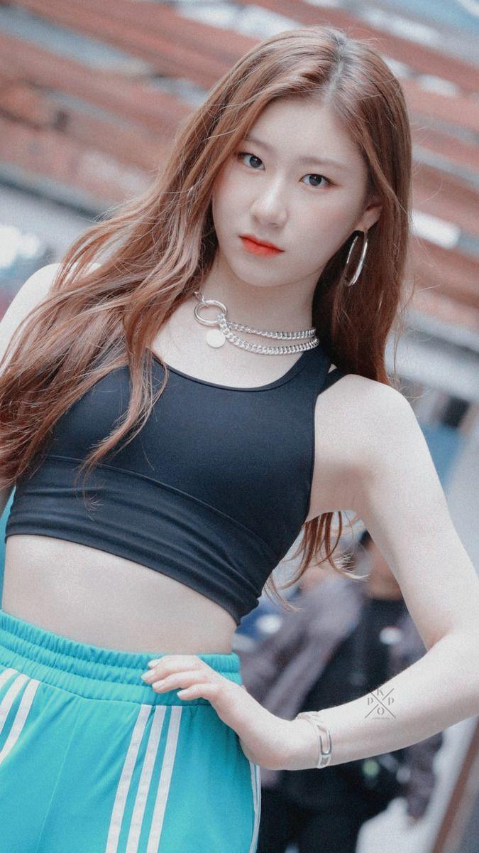 675x1200 Chaeryeong Itzy Wallpaper