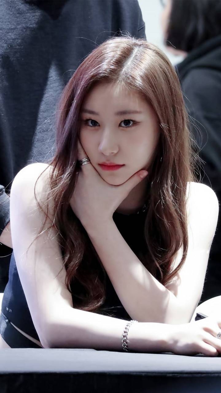 720x1280 Chaeryeong Itzy wallpaper