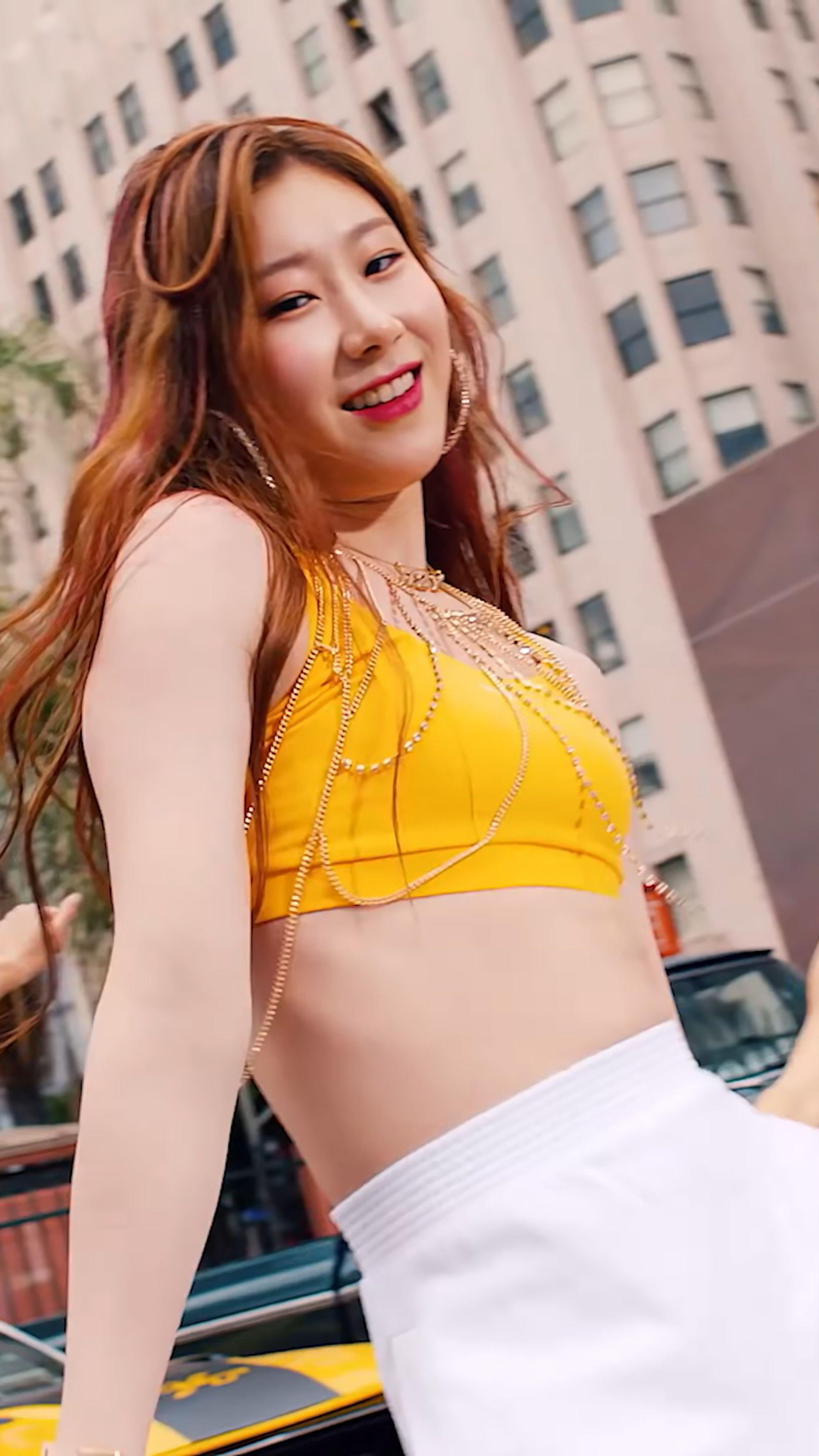 2160x3840 ITZY, ICY, Chaeryeong, Dancing, 4K phone HD Wallpaper, Image, Background, Photo and Picture