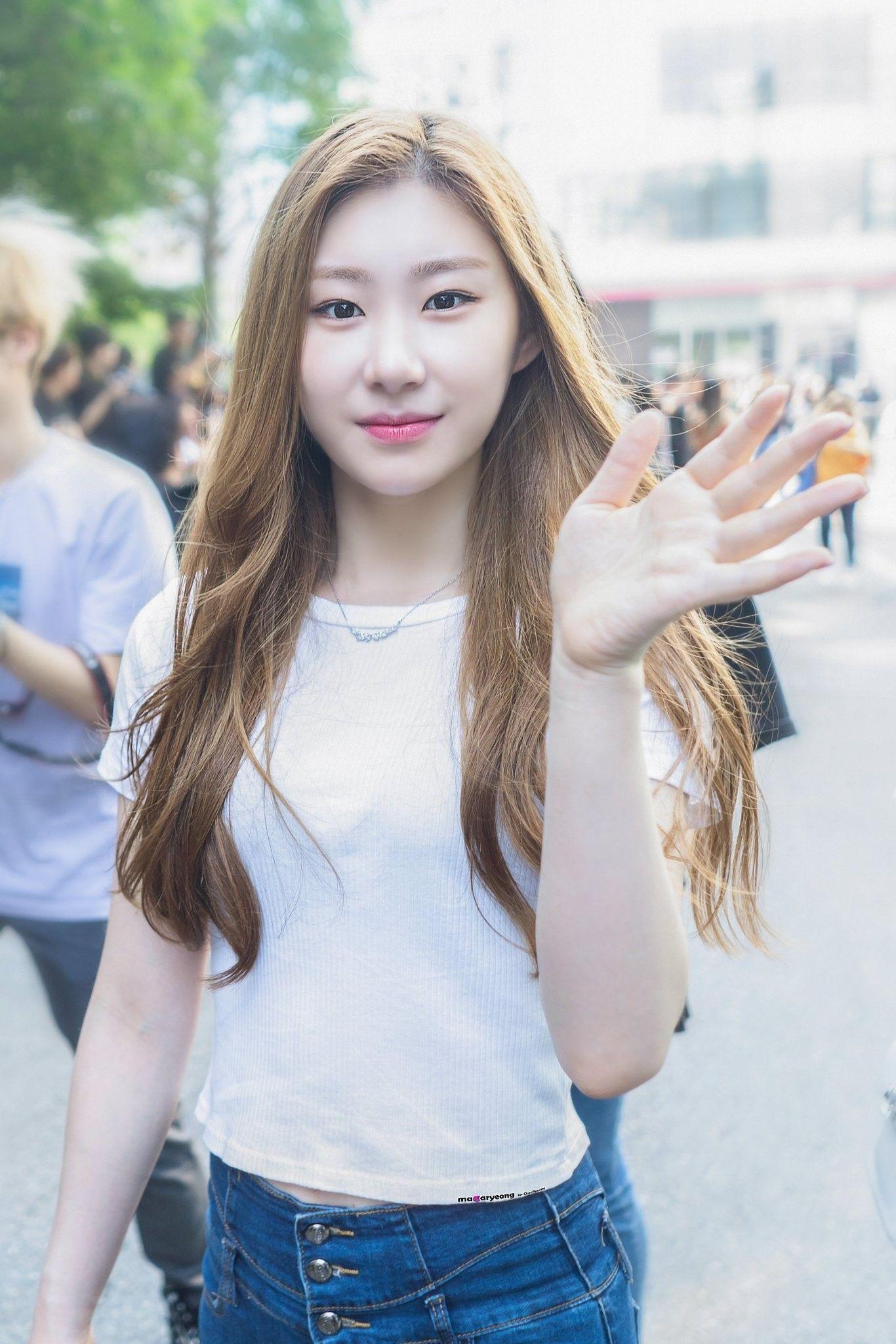 1366x2048 ITZY Chaeryeong 190823. Itzy, Women, South Korean Girls