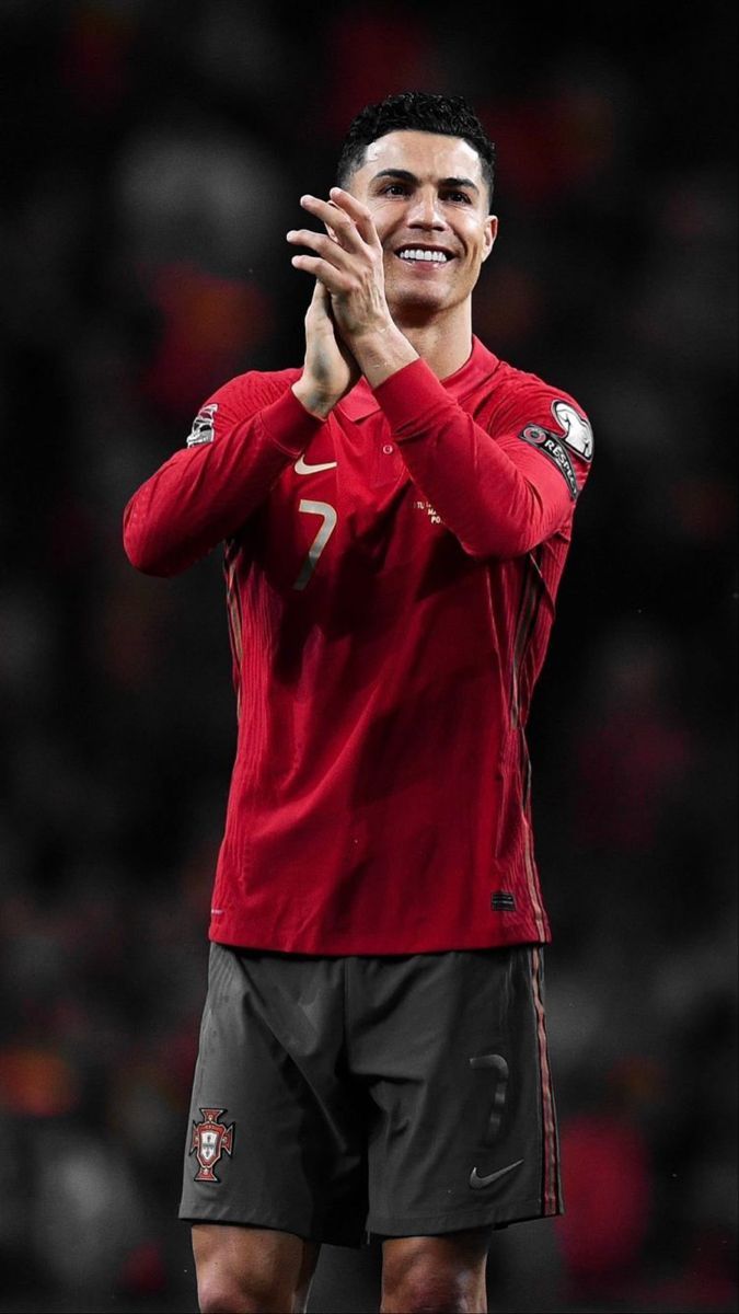 675x1200 Ronaldo smile wallpaper. Ronaldo red kit, Ronaldo red wallpaper, Real madrid