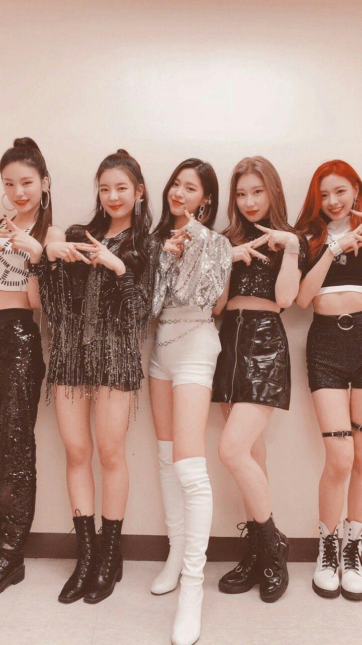 720x1280 itzy wallpaper lockscreen #Chaeryeong #Lia #Ryujin #Yeji #Yuna