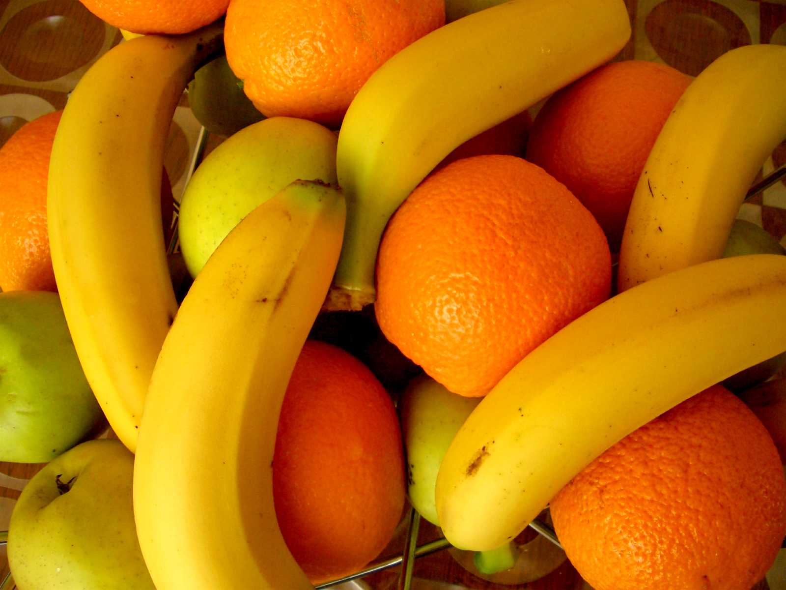 1600x1200 Download wallpaper: Fruits, Oranges and Bananas, download photo