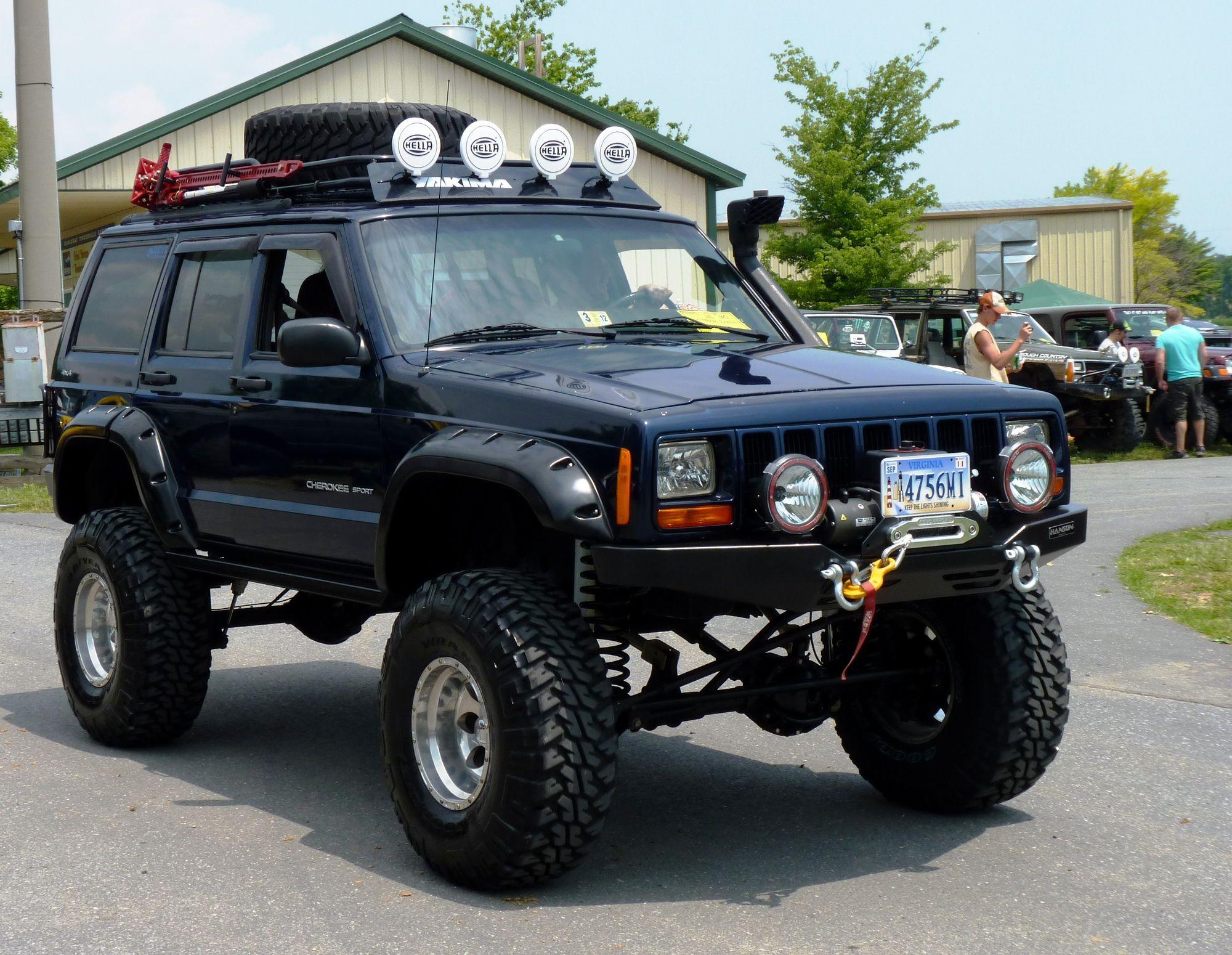 2000x1550 Jeep Cherokee Wallpaper