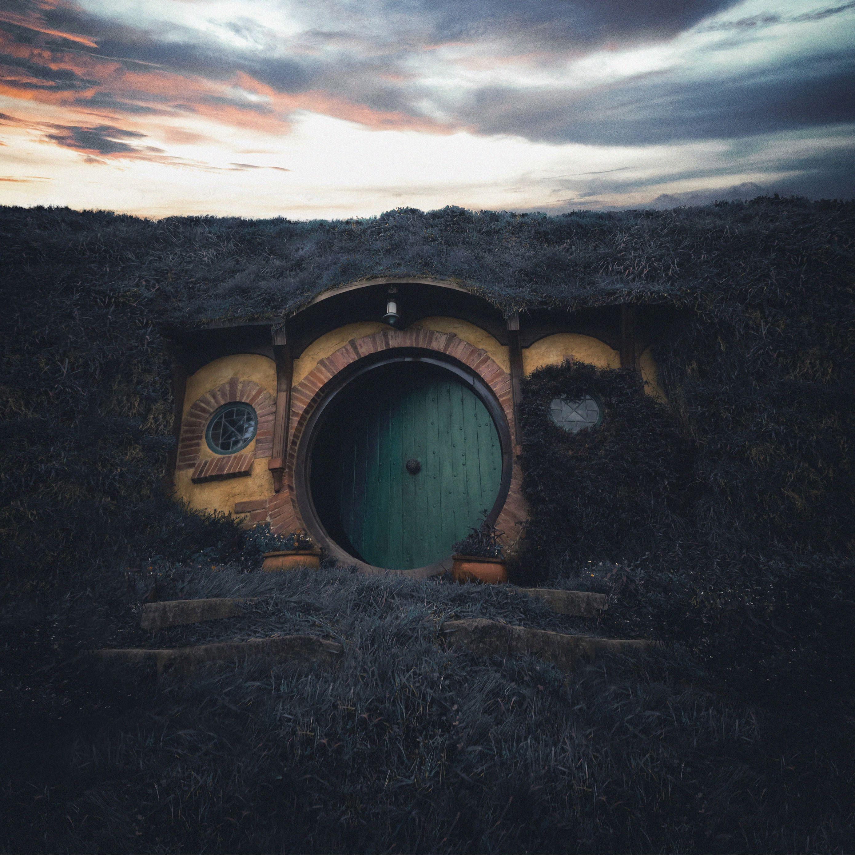 2780x2780 Download wallpaper 2780x2780 building, door, hobbiton movie set