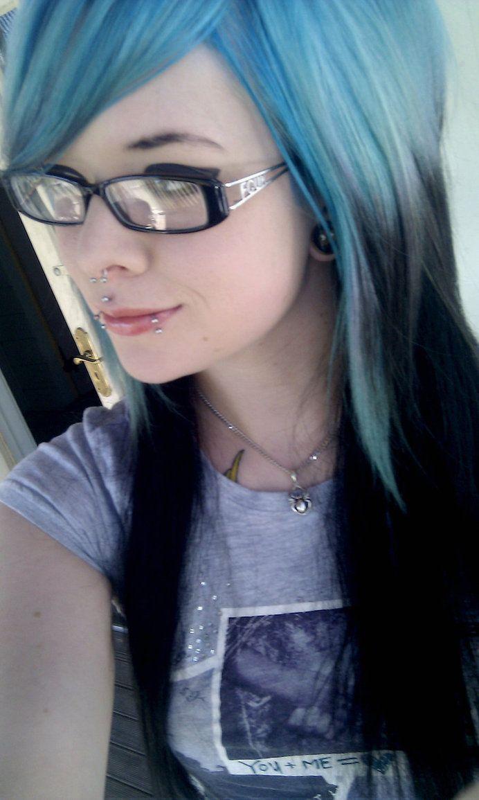 692x1155 HD Emo Girl Wallpaper